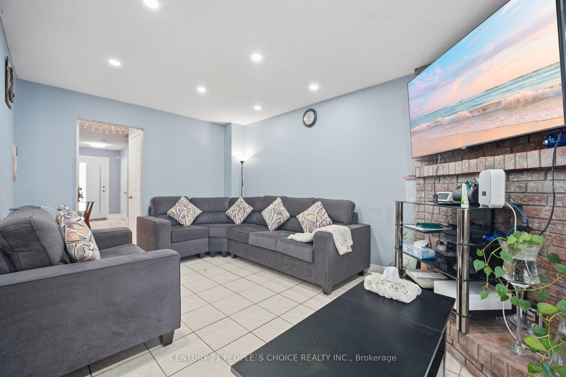 Photo 10 of 49 Cathy Jean Crescent, Etobicoke, Mount Olive-Silverstone-Jamestown — HOMEH