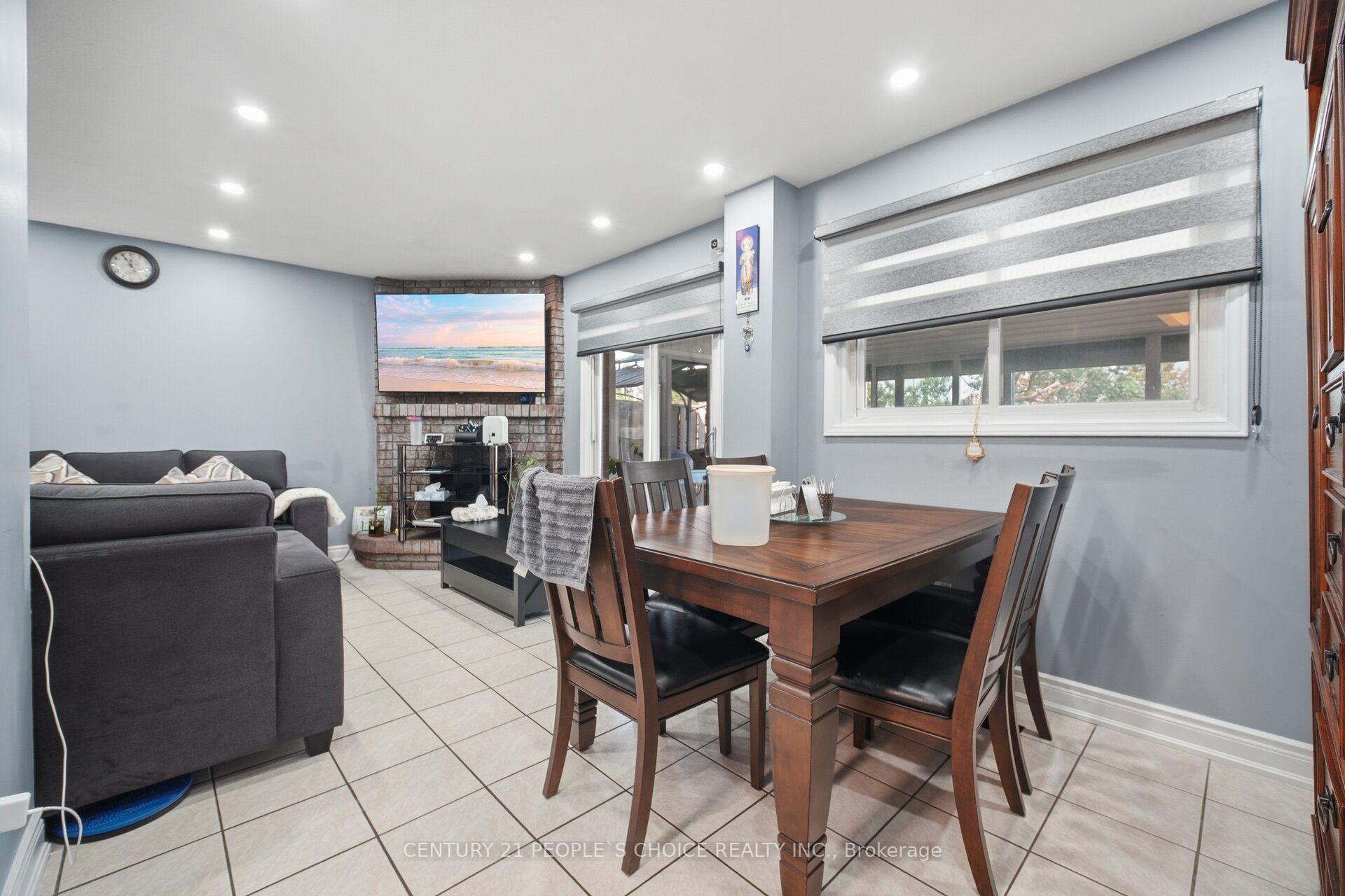 Photo 12 of 49 Cathy Jean Crescent, Etobicoke, Mount Olive-Silverstone-Jamestown — HOMEH