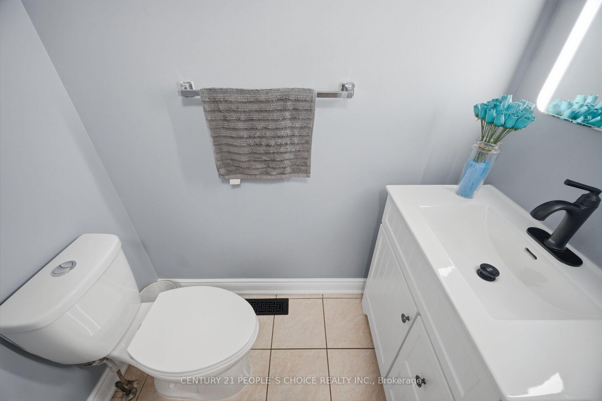 Photo 20 of 49 Cathy Jean Crescent, Etobicoke, Mount Olive-Silverstone-Jamestown — HOMEH