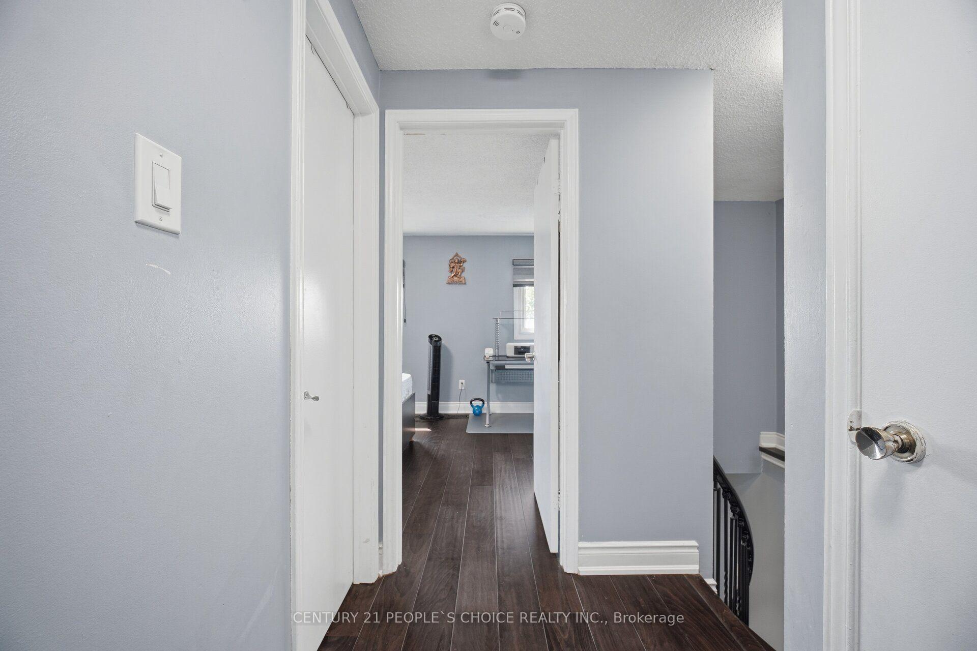 Photo 22 of 49 Cathy Jean Crescent, Etobicoke, Mount Olive-Silverstone-Jamestown — HOMEH