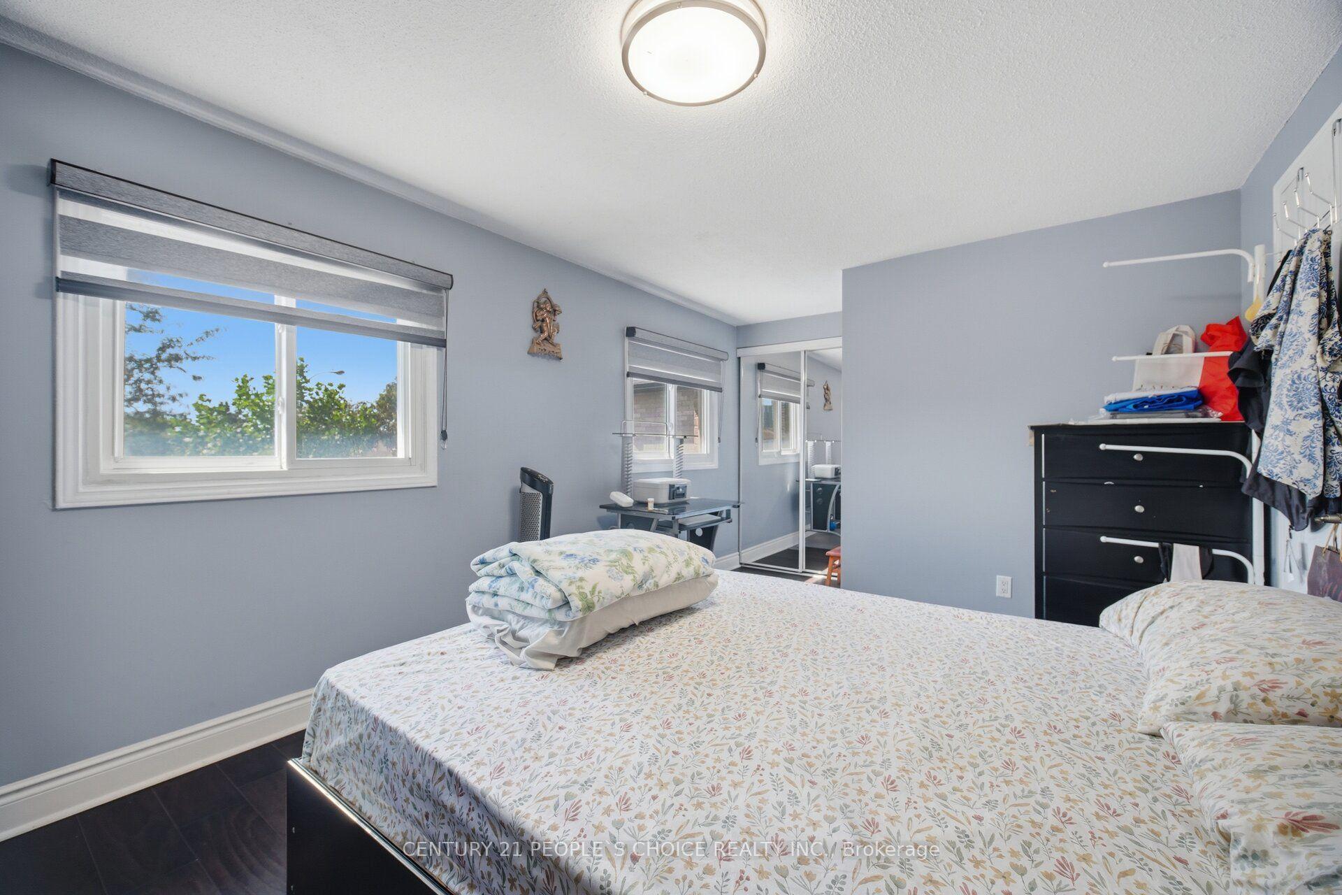 Photo 25 of 49 Cathy Jean Crescent, Etobicoke, Mount Olive-Silverstone-Jamestown — HOMEH