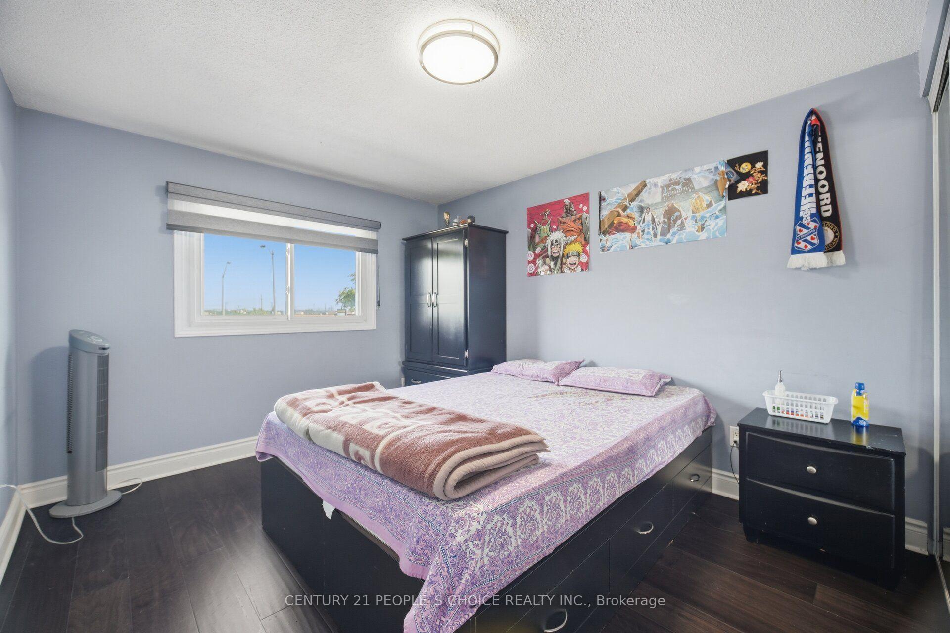 Photo 26 of 49 Cathy Jean Crescent, Etobicoke, Mount Olive-Silverstone-Jamestown — HOMEH