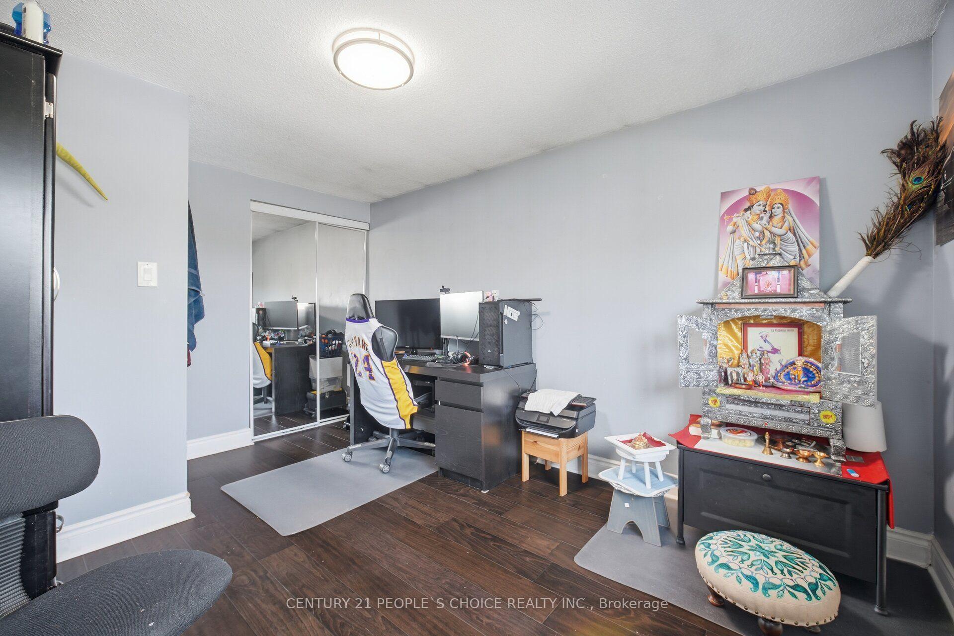 Photo 29 of 49 Cathy Jean Crescent, Etobicoke, Mount Olive-Silverstone-Jamestown — HOMEH