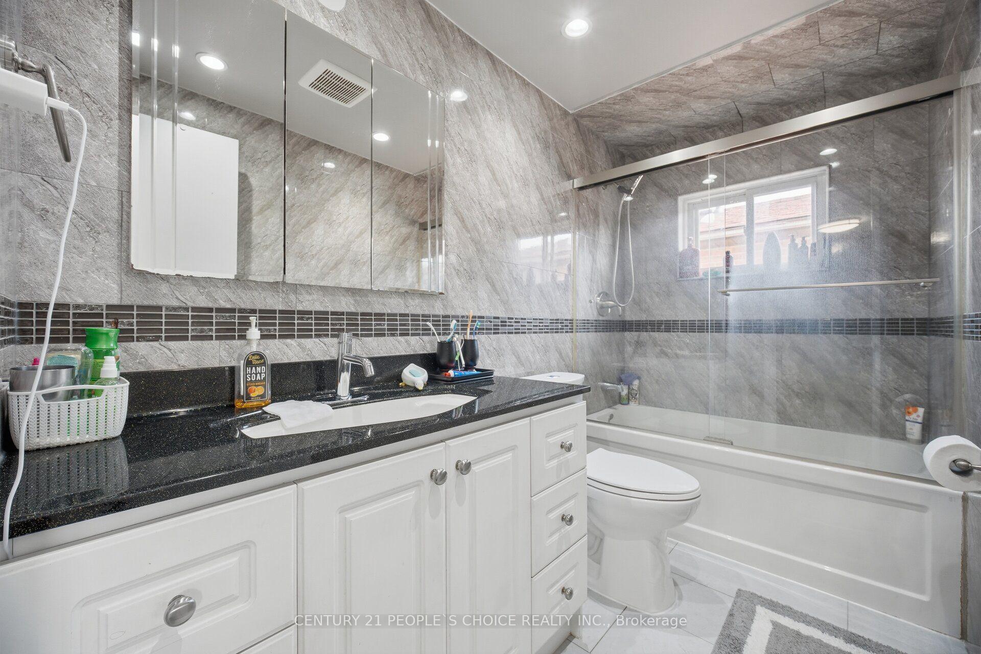 Photo 30 of 49 Cathy Jean Crescent, Etobicoke, Mount Olive-Silverstone-Jamestown — HOMEH