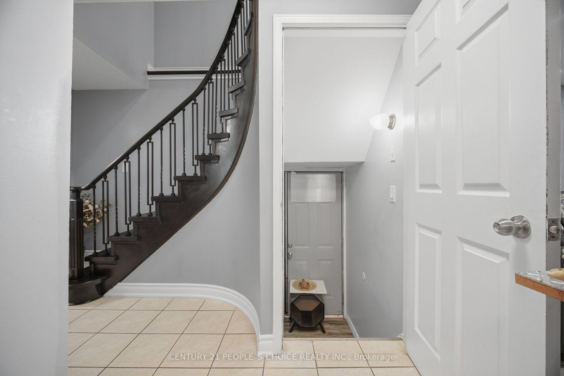 Photo 31 of 49 Cathy Jean Crescent, Etobicoke, Mount Olive-Silverstone-Jamestown — HOMEH