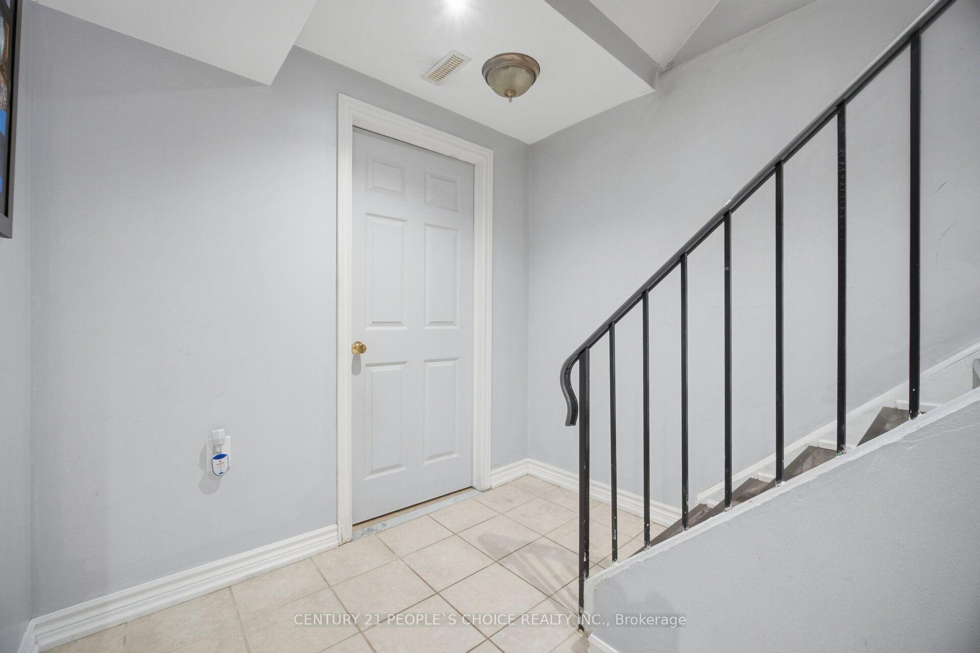 Photo 32 of 49 Cathy Jean Crescent, Etobicoke, Mount Olive-Silverstone-Jamestown — HOMEH