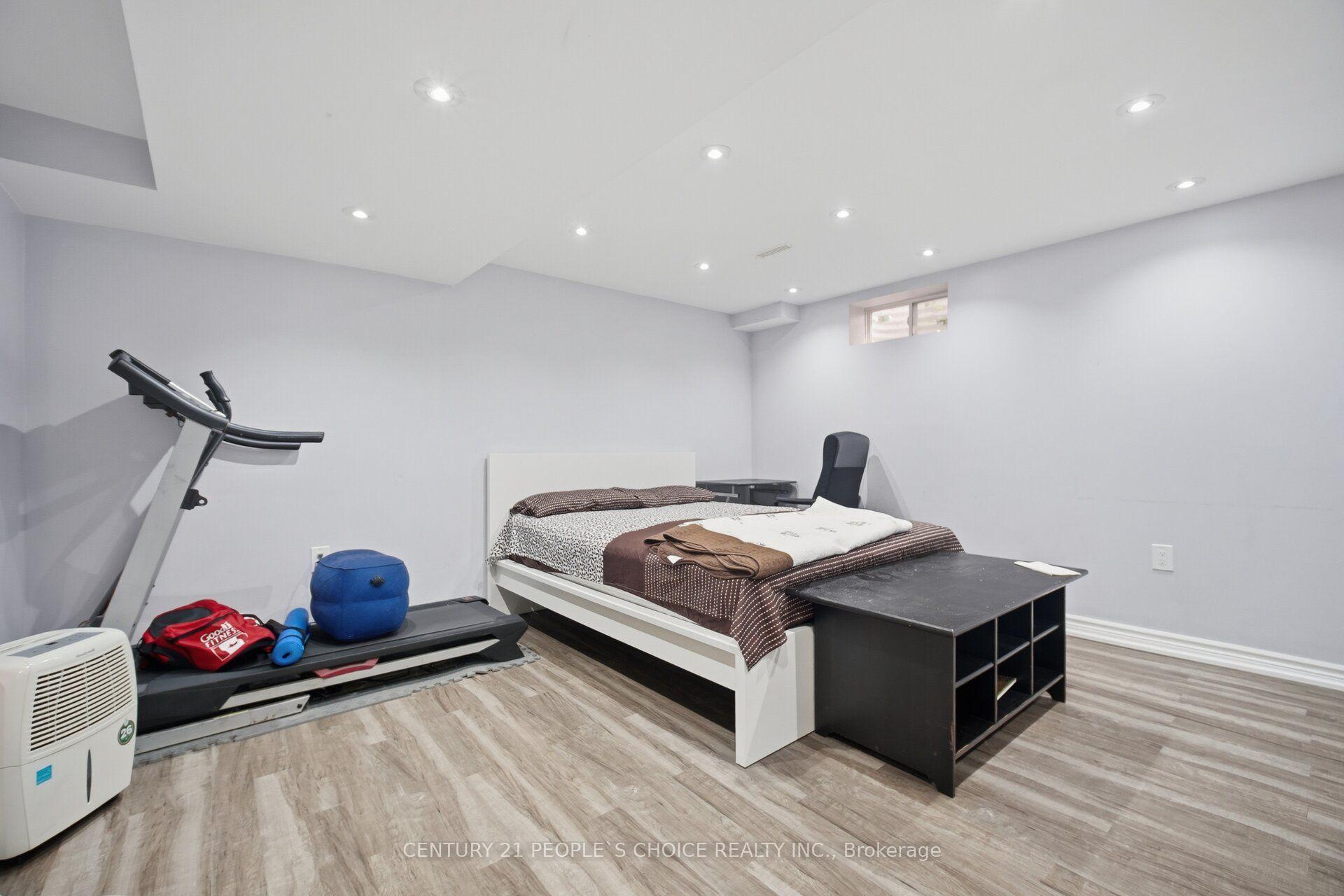Photo 34 of 49 Cathy Jean Crescent, Etobicoke, Mount Olive-Silverstone-Jamestown — HOMEH