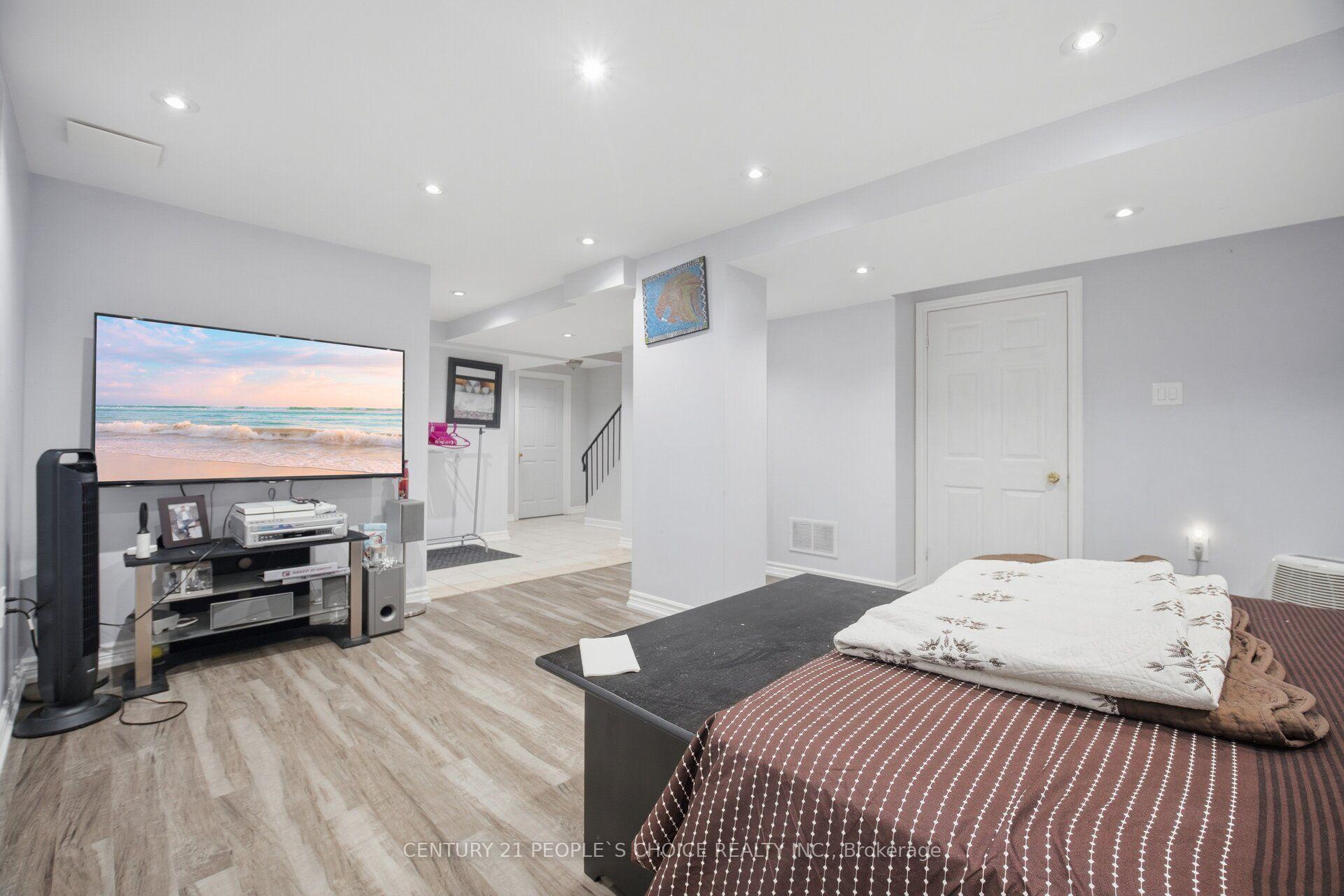 Photo 35 of 49 Cathy Jean Crescent, Etobicoke, Mount Olive-Silverstone-Jamestown — HOMEH