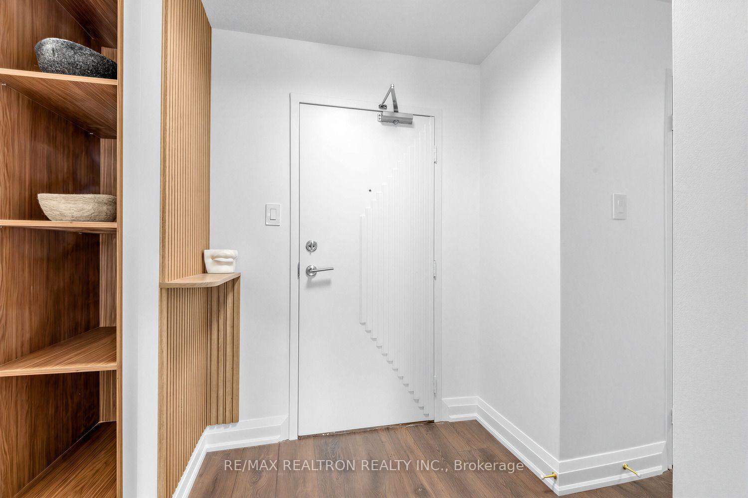 Photo 3 of Unit 211, 1 Royal Orchard Boulevard, Markham, Royal Orchard — HOMEH