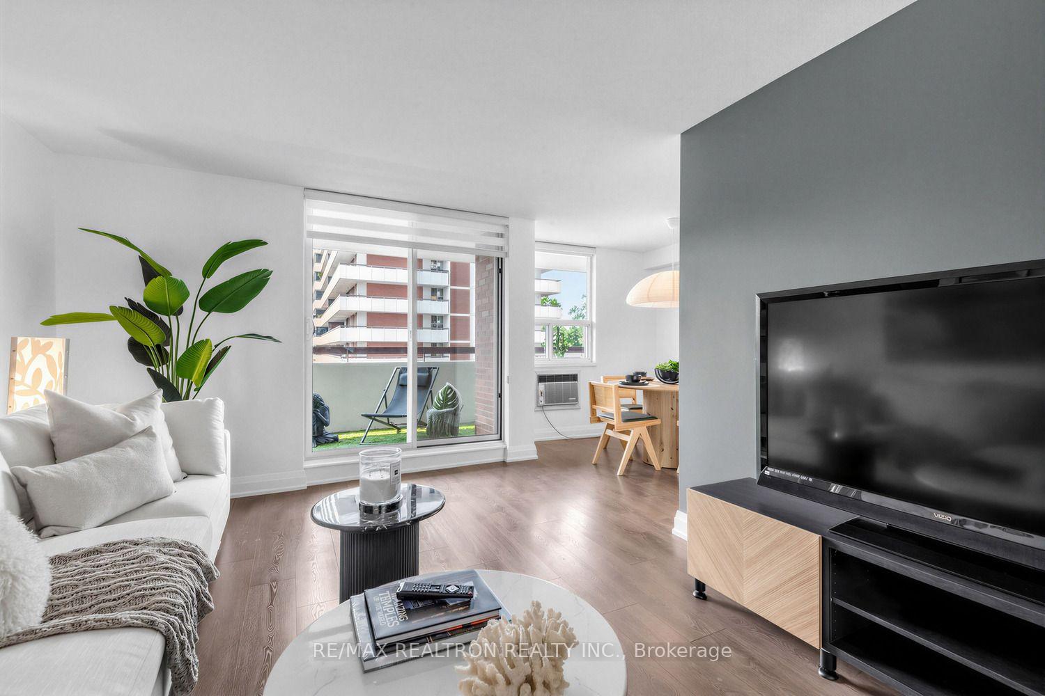 Photo 4 of Unit 211, 1 Royal Orchard Boulevard, Markham, Royal Orchard — HOMEH