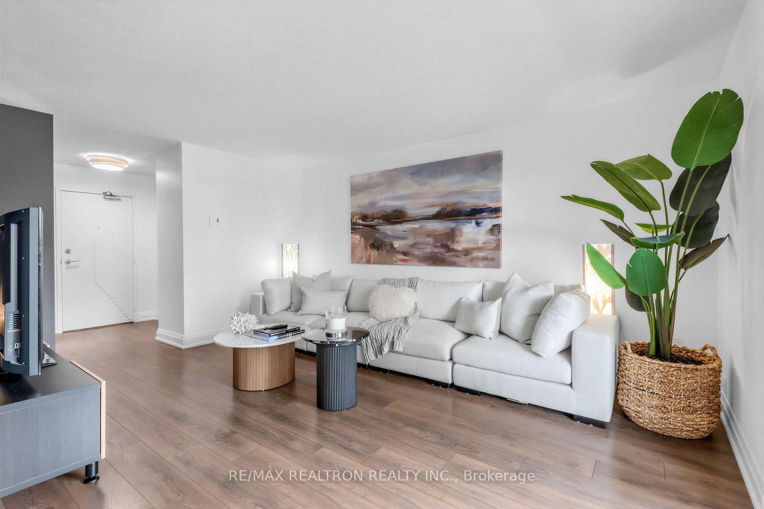 Photo 5 of Unit 211, 1 Royal Orchard Boulevard, Markham, Royal Orchard — HOMEH