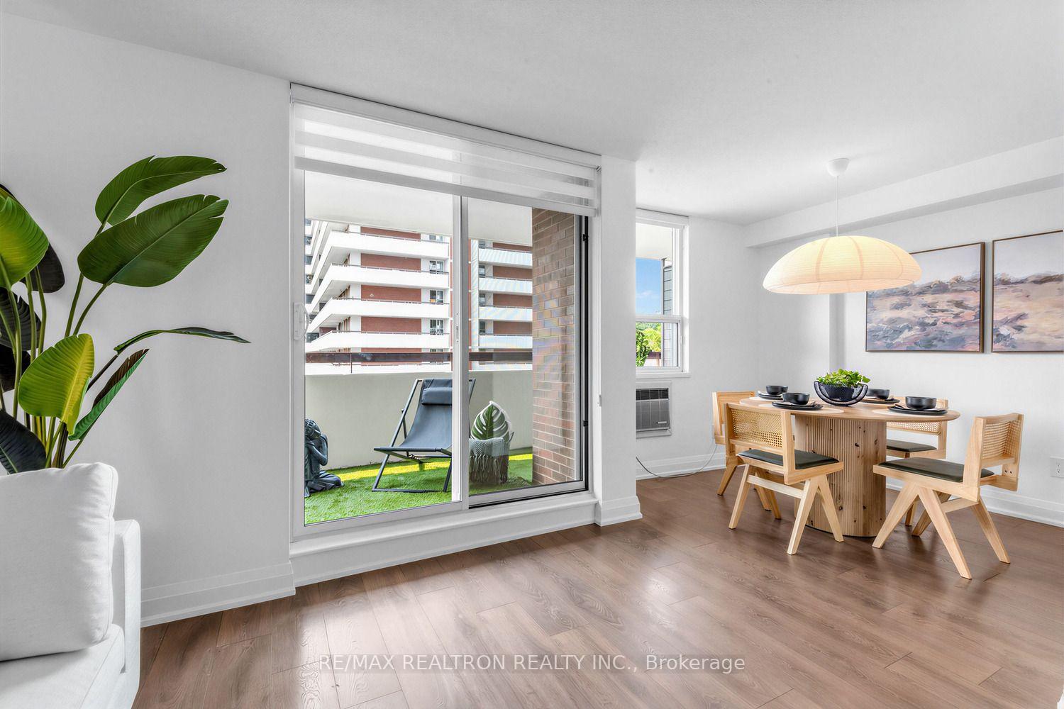 Photo 6 of Unit 211, 1 Royal Orchard Boulevard, Markham, Royal Orchard — HOMEH