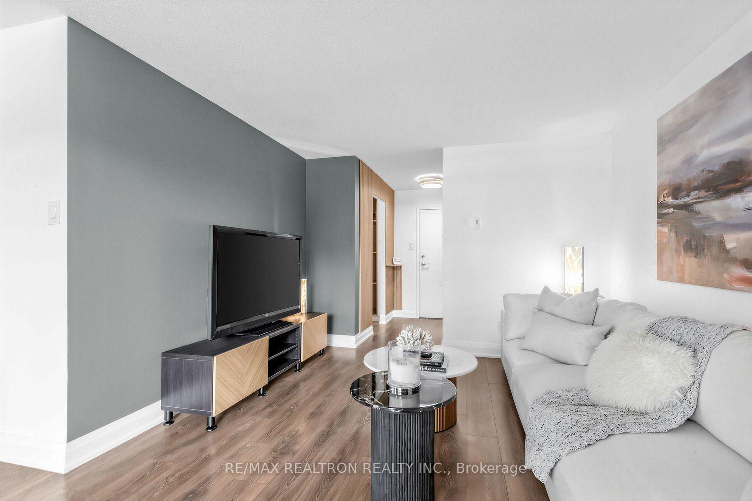 Photo 7 of Unit 211, 1 Royal Orchard Boulevard, Markham, Royal Orchard — HOMEH