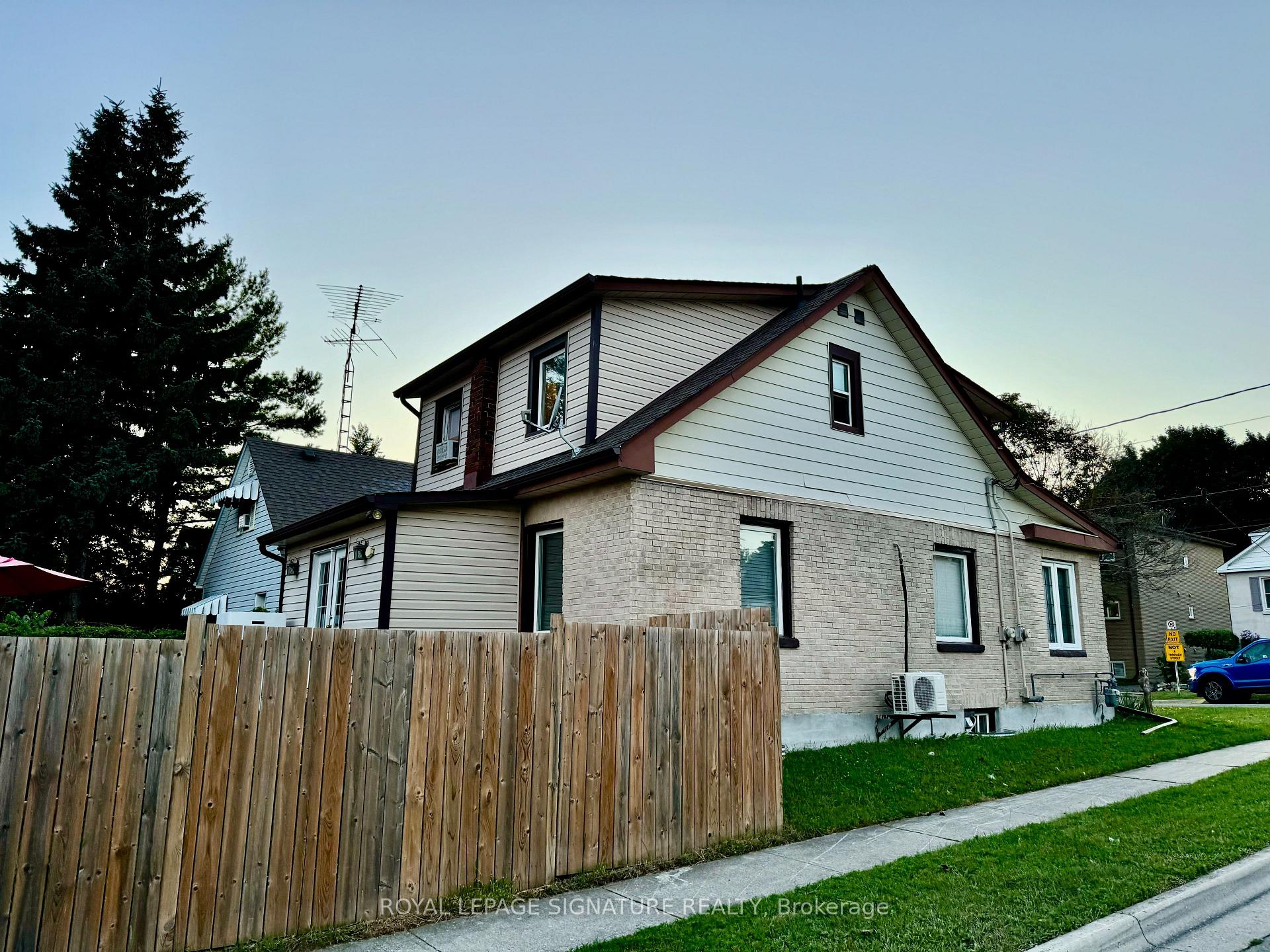 Photo 2 of 395 Pine Avenue, Oshawa, Vanier — HOMEH