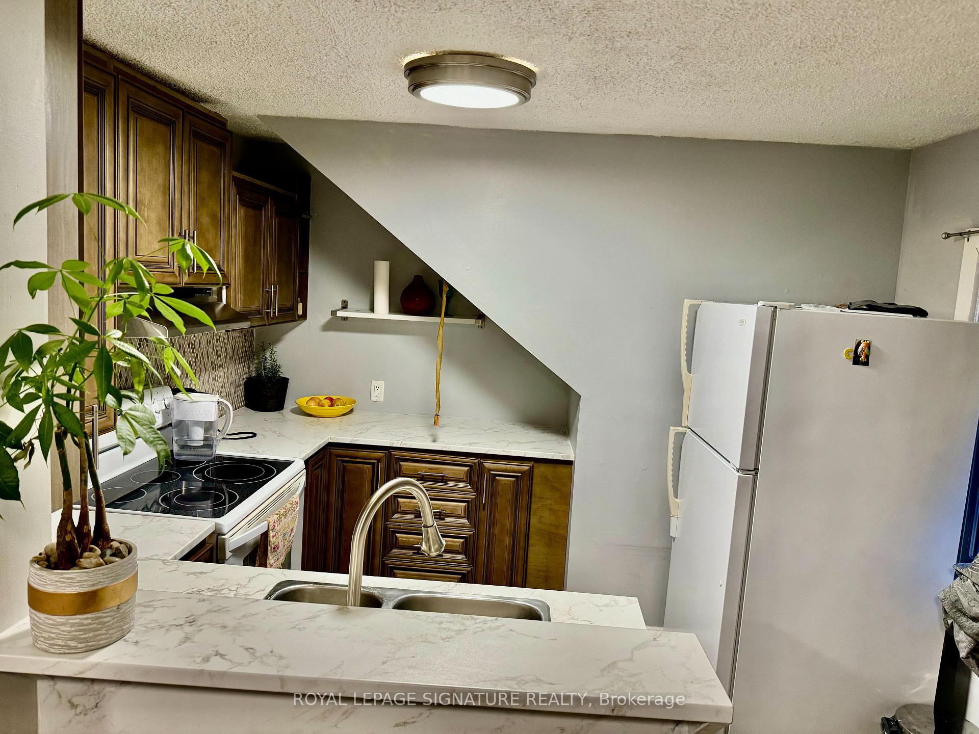 Photo 11 of 395 Pine Avenue, Oshawa, Vanier — HOMEH