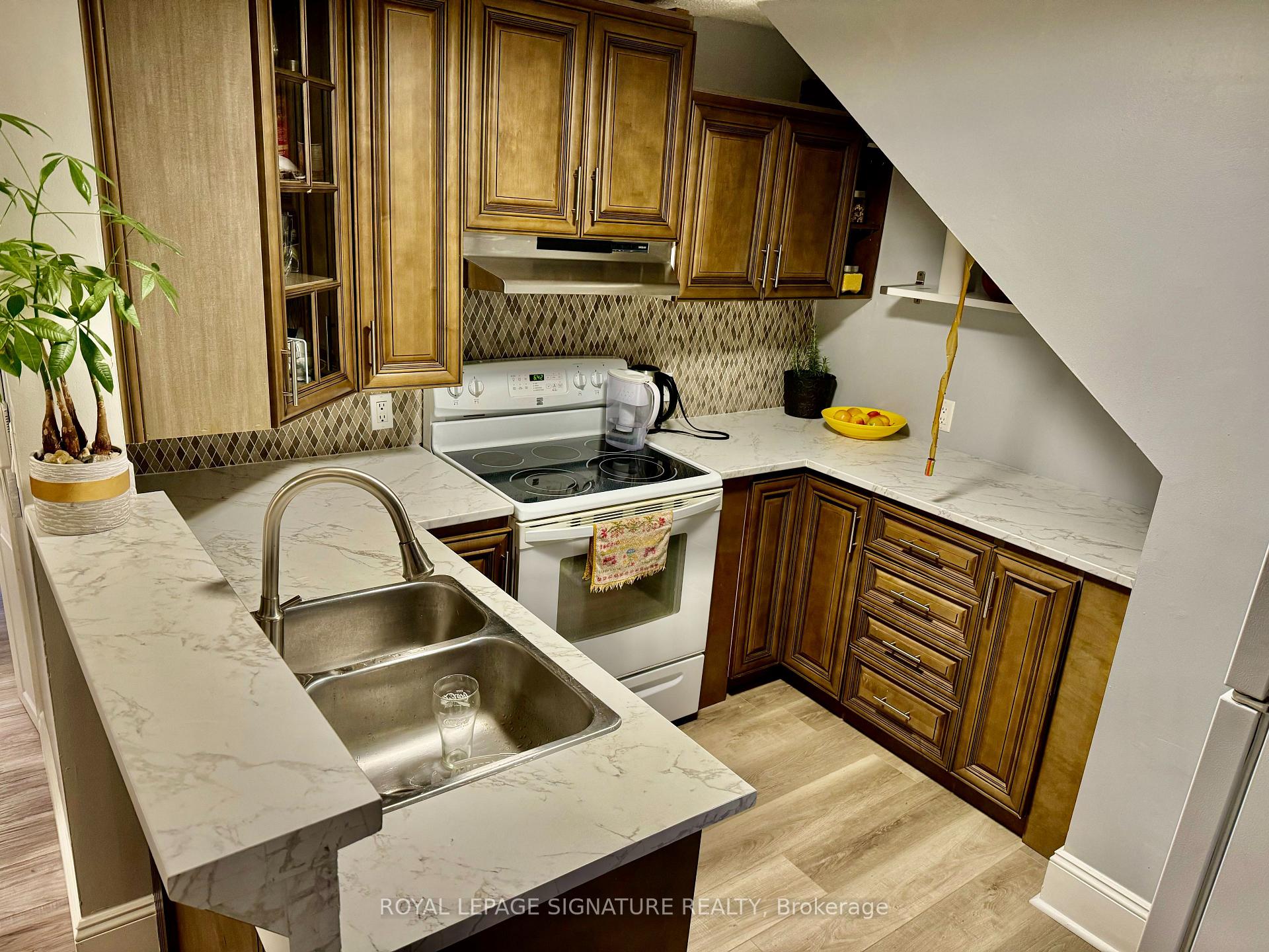 Photo 12 of 395 Pine Avenue, Oshawa, Vanier — HOMEH
