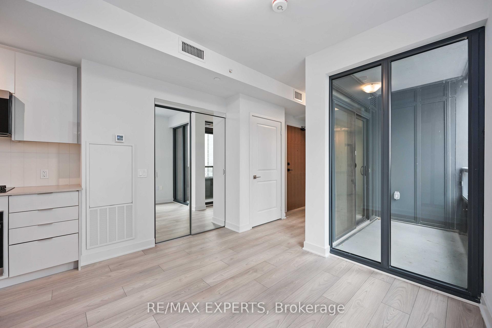 Photo 10 of Unit 1107, 2920 Highway 7, Vaughan, Concord — HOMEH