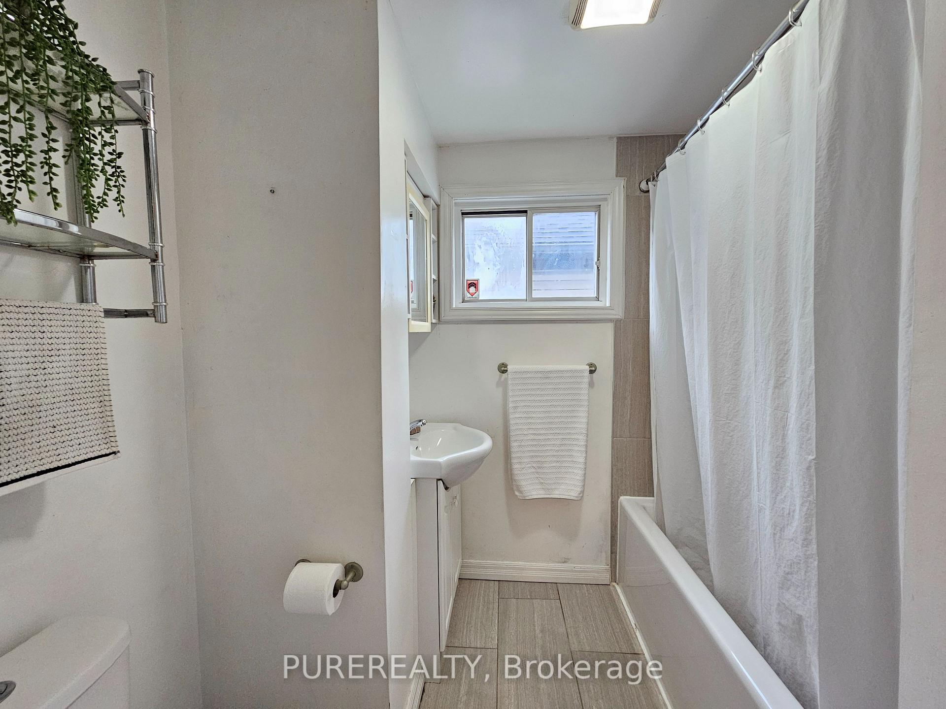 Photo 14 of 643 Upper Wellington Street, Hamilton, Inch Park — HOMEH
