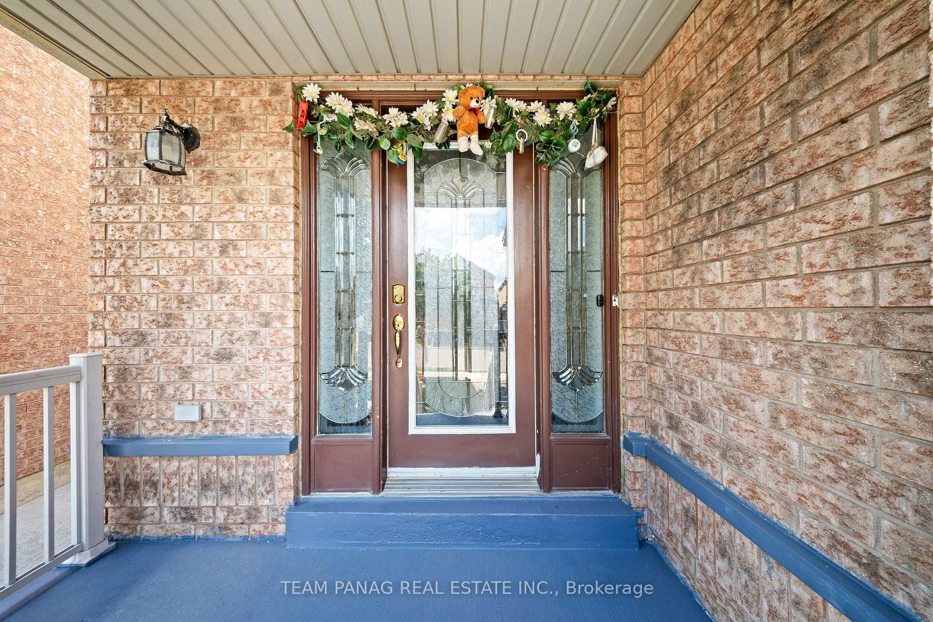 Photo 2 of 48 Sweet Clover Crescent, Brampton, Sandringham-Wellington — HOMEH