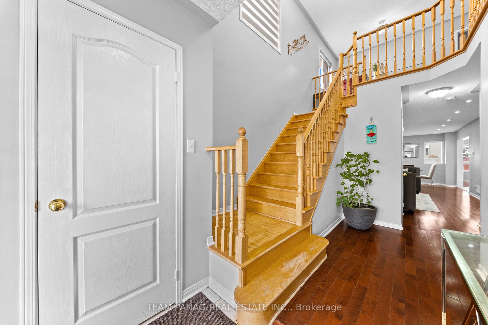 Photo 4 of 48 Sweet Clover Crescent, Brampton, Sandringham-Wellington — HOMEH