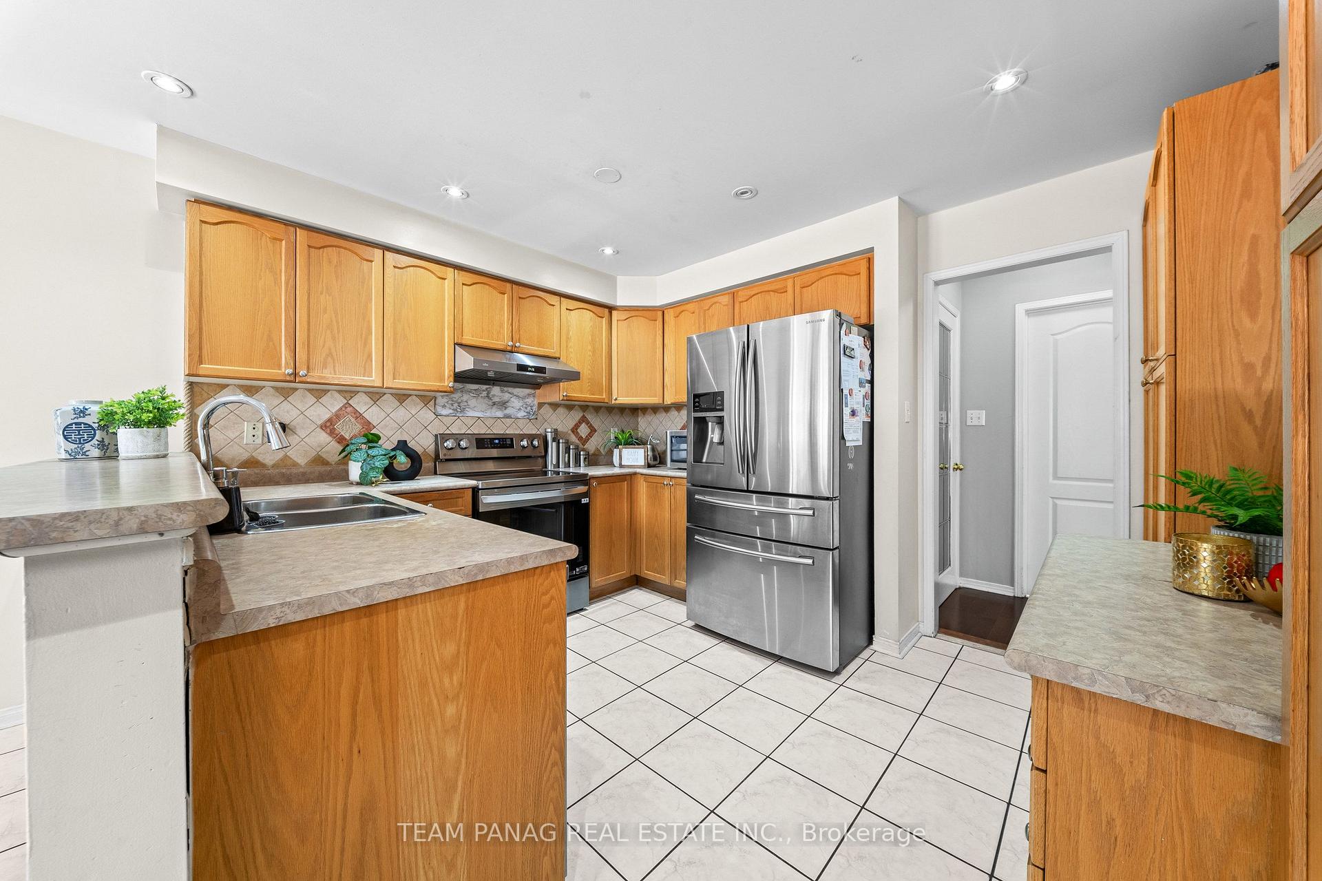 Photo 11 of 48 Sweet Clover Crescent, Brampton, Sandringham-Wellington — HOMEH