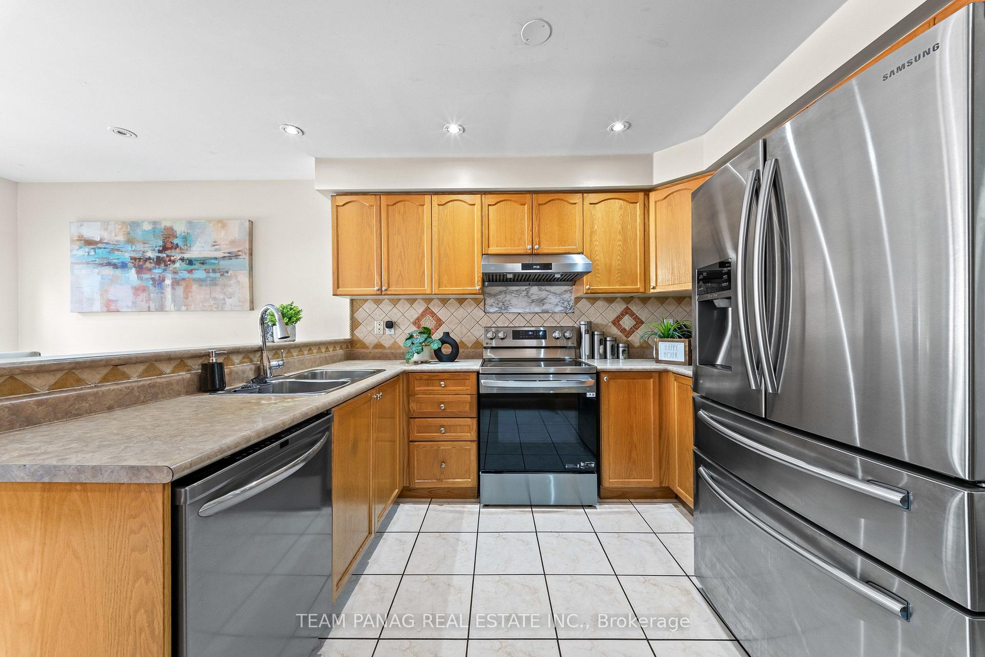 Photo 13 of 48 Sweet Clover Crescent, Brampton, Sandringham-Wellington — HOMEH