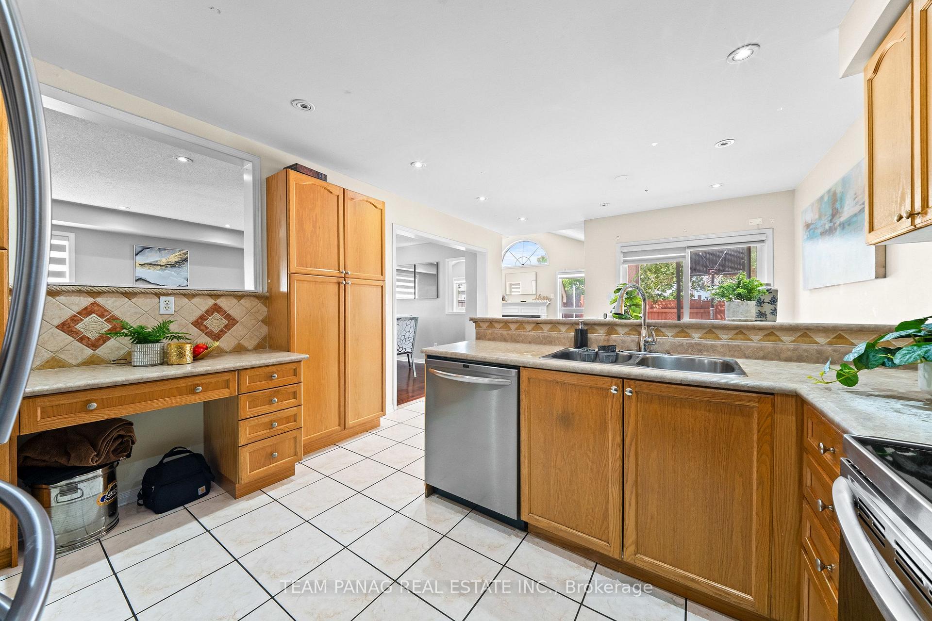 Photo 14 of 48 Sweet Clover Crescent, Brampton, Sandringham-Wellington — HOMEH