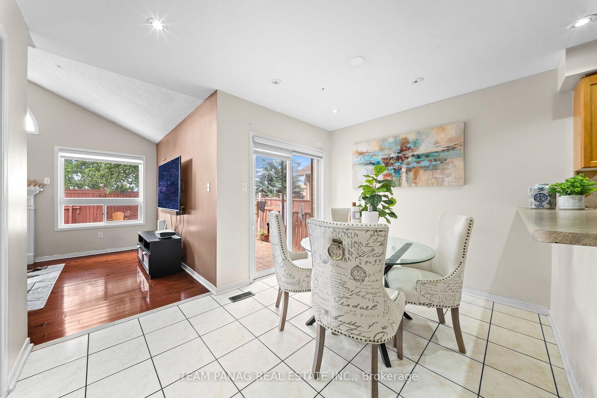 Photo 16 of 48 Sweet Clover Crescent, Brampton, Sandringham-Wellington — HOMEH