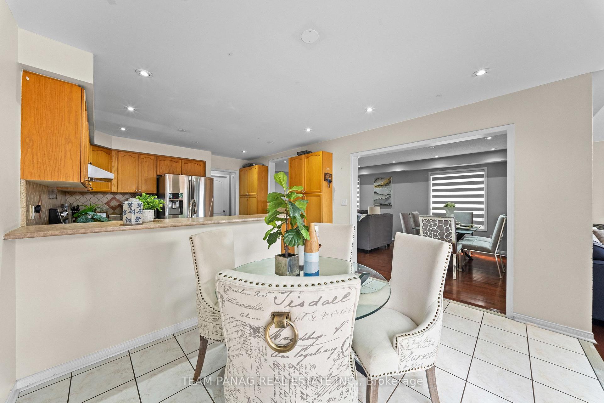 Photo 18 of 48 Sweet Clover Crescent, Brampton, Sandringham-Wellington — HOMEH
