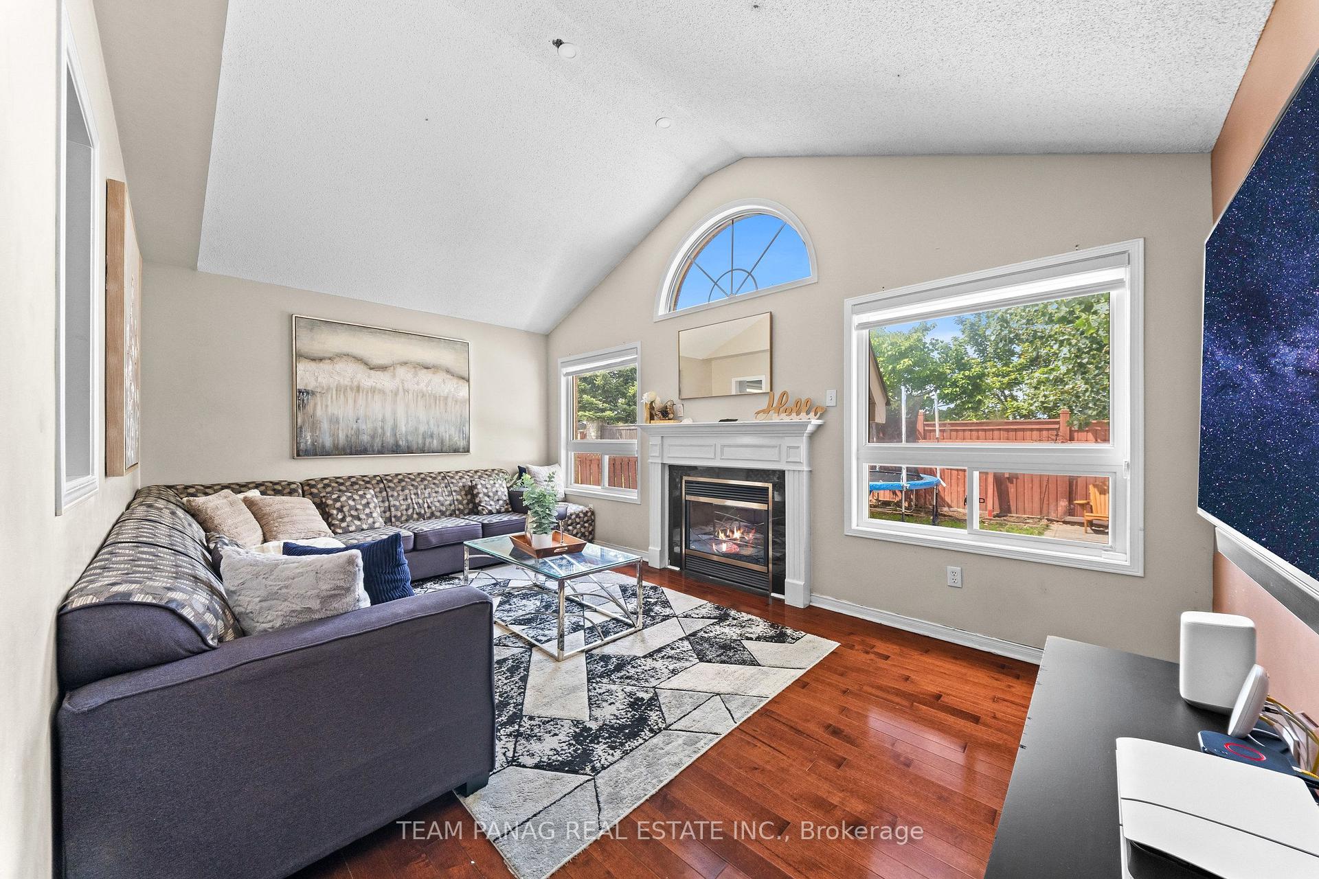 Photo 19 of 48 Sweet Clover Crescent, Brampton, Sandringham-Wellington — HOMEH