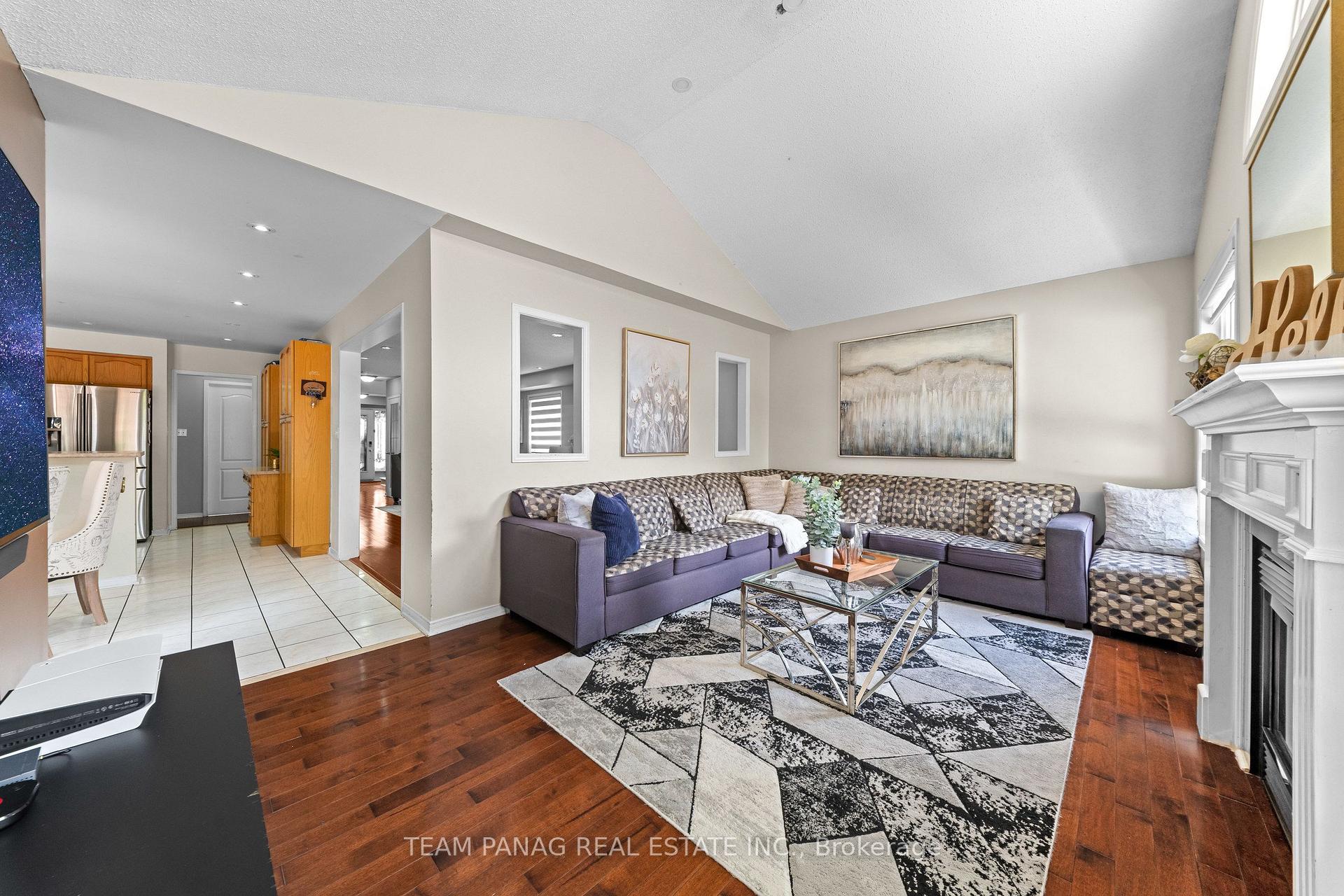 Photo 20 of 48 Sweet Clover Crescent, Brampton, Sandringham-Wellington — HOMEH