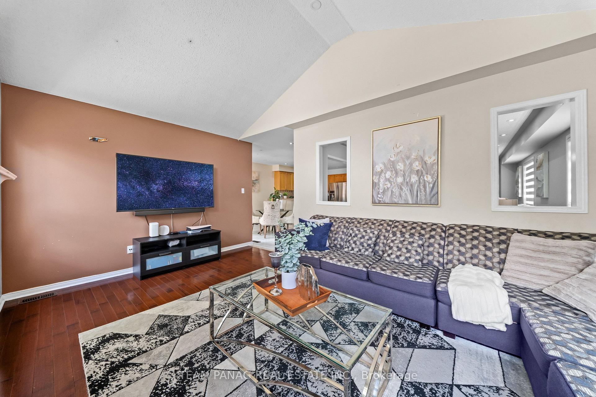 Photo 21 of 48 Sweet Clover Crescent, Brampton, Sandringham-Wellington — HOMEH