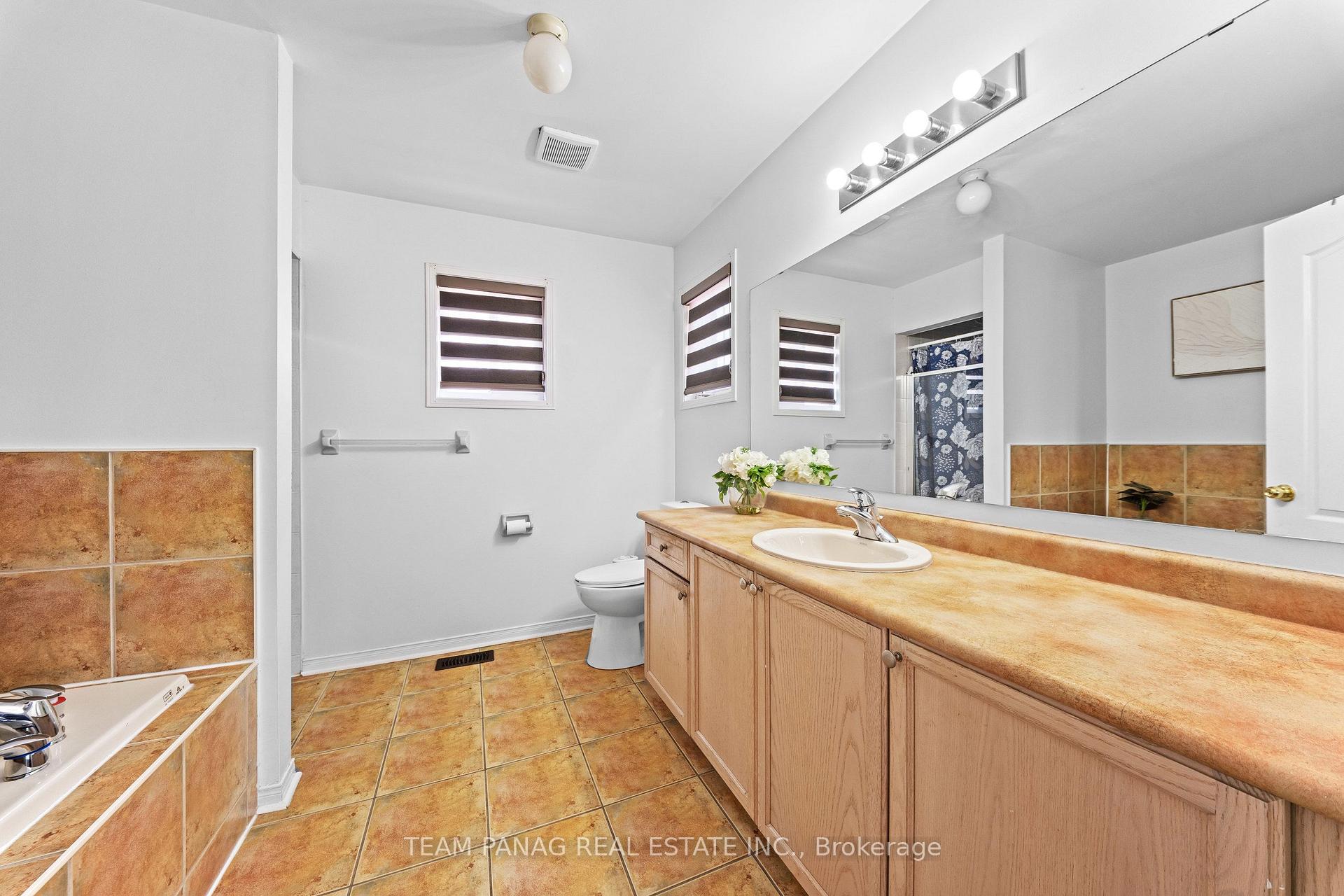 Photo 27 of 48 Sweet Clover Crescent, Brampton, Sandringham-Wellington — HOMEH