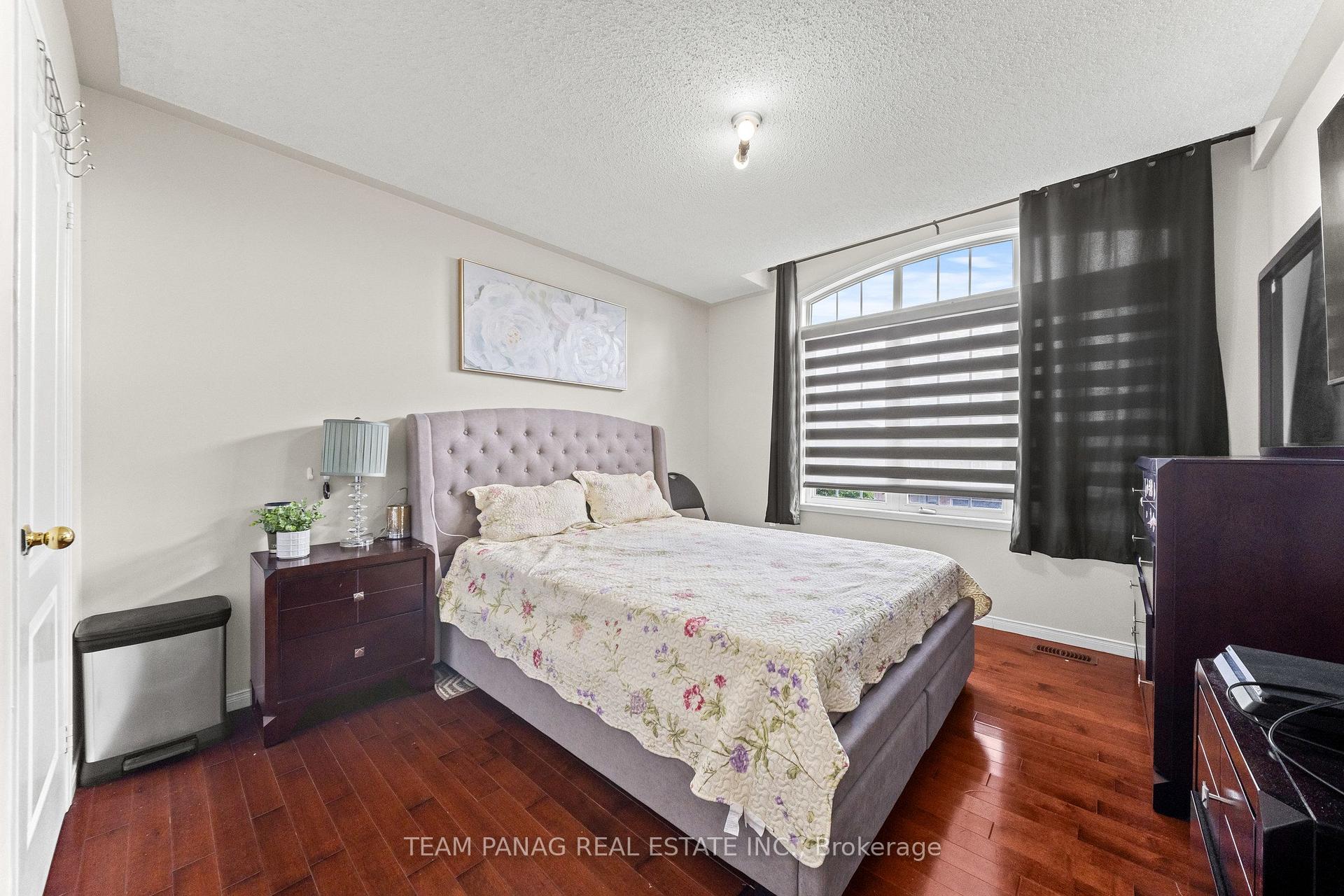 Photo 31 of 48 Sweet Clover Crescent, Brampton, Sandringham-Wellington — HOMEH