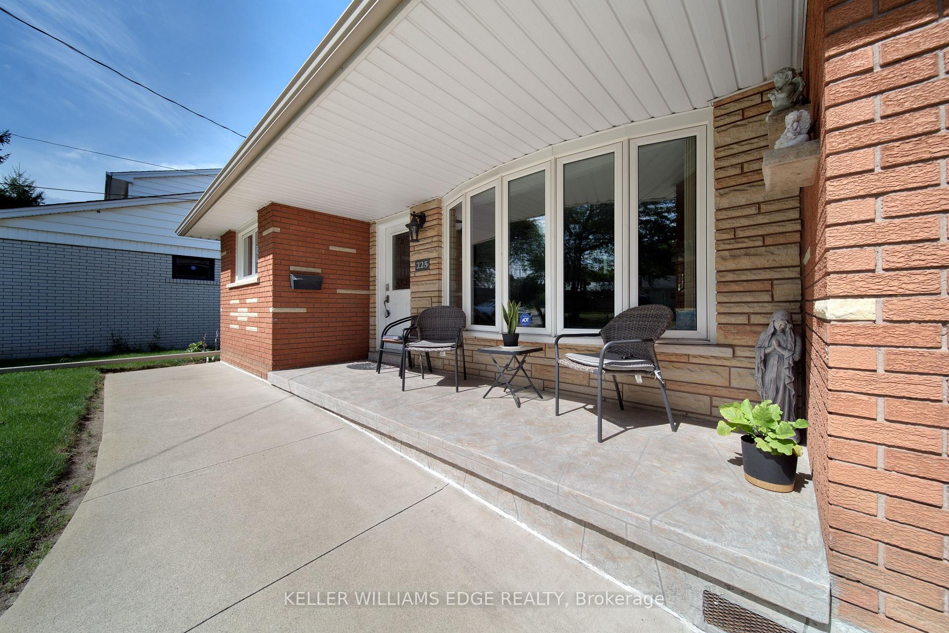 Photo 5 of 225 Nugent Drive, Hamilton, Kentley — HOMEH