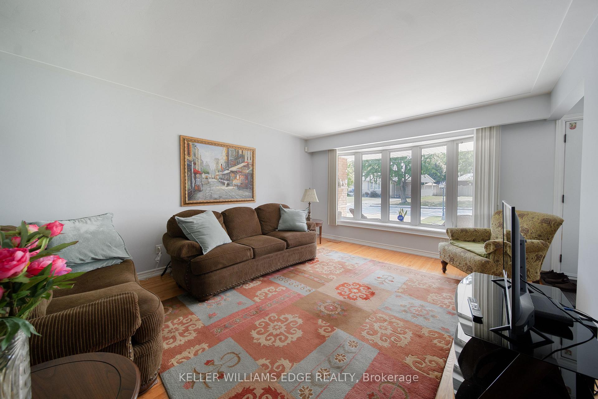 Photo 8 of 225 Nugent Drive, Hamilton, Kentley — HOMEH
