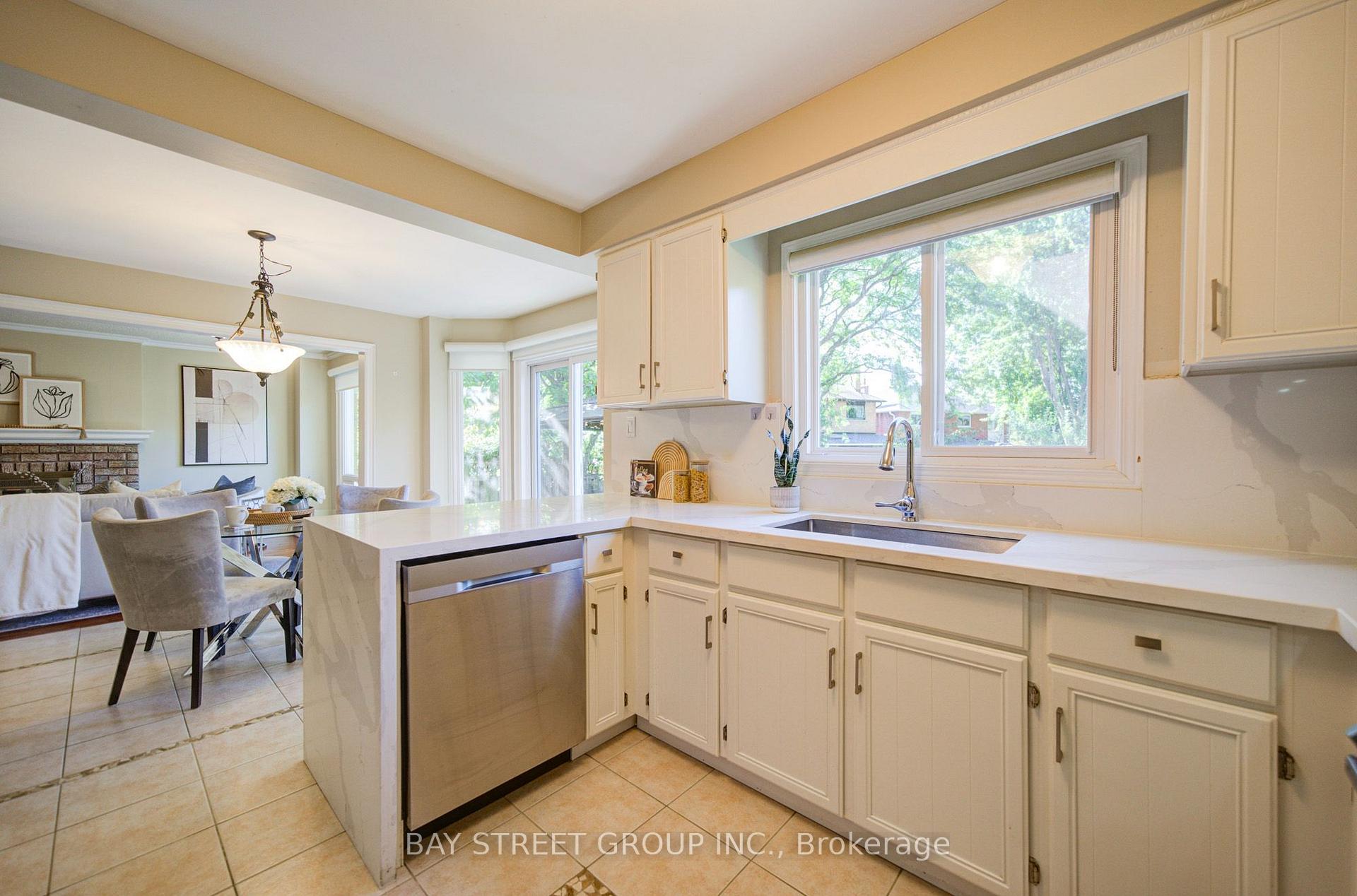 Photo 11 of 1348 Windrush Drive, Oakville, Glen Abbey — HOMEH