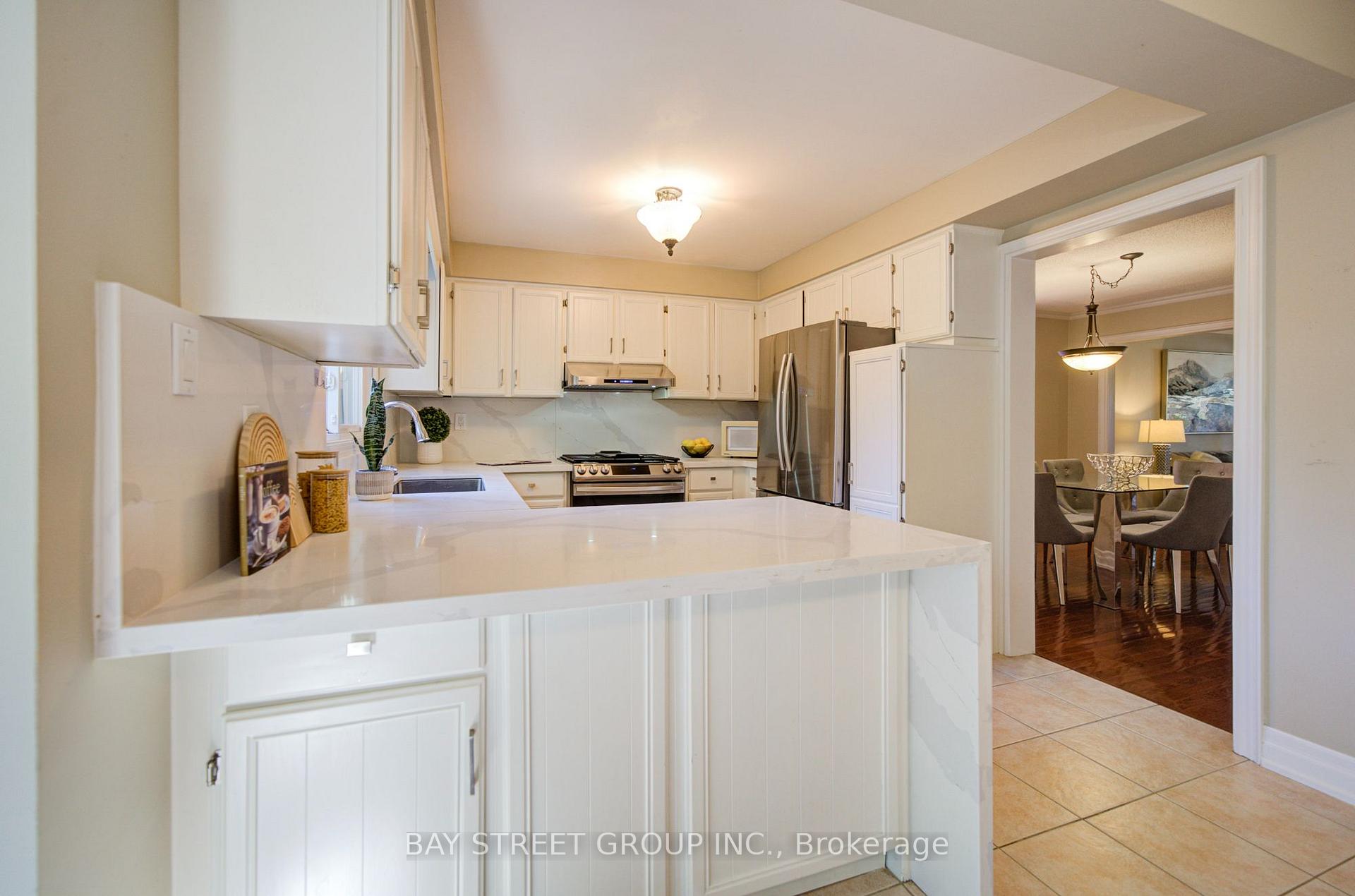 Photo 12 of 1348 Windrush Drive, Oakville, Glen Abbey — HOMEH