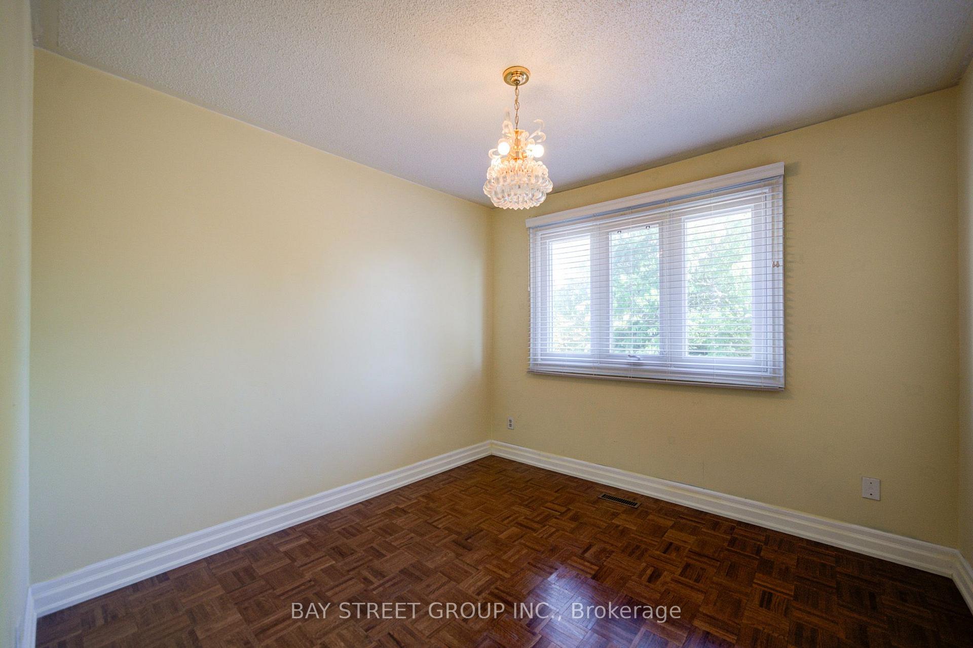 Photo 29 of 1348 Windrush Drive, Oakville, Glen Abbey — HOMEH