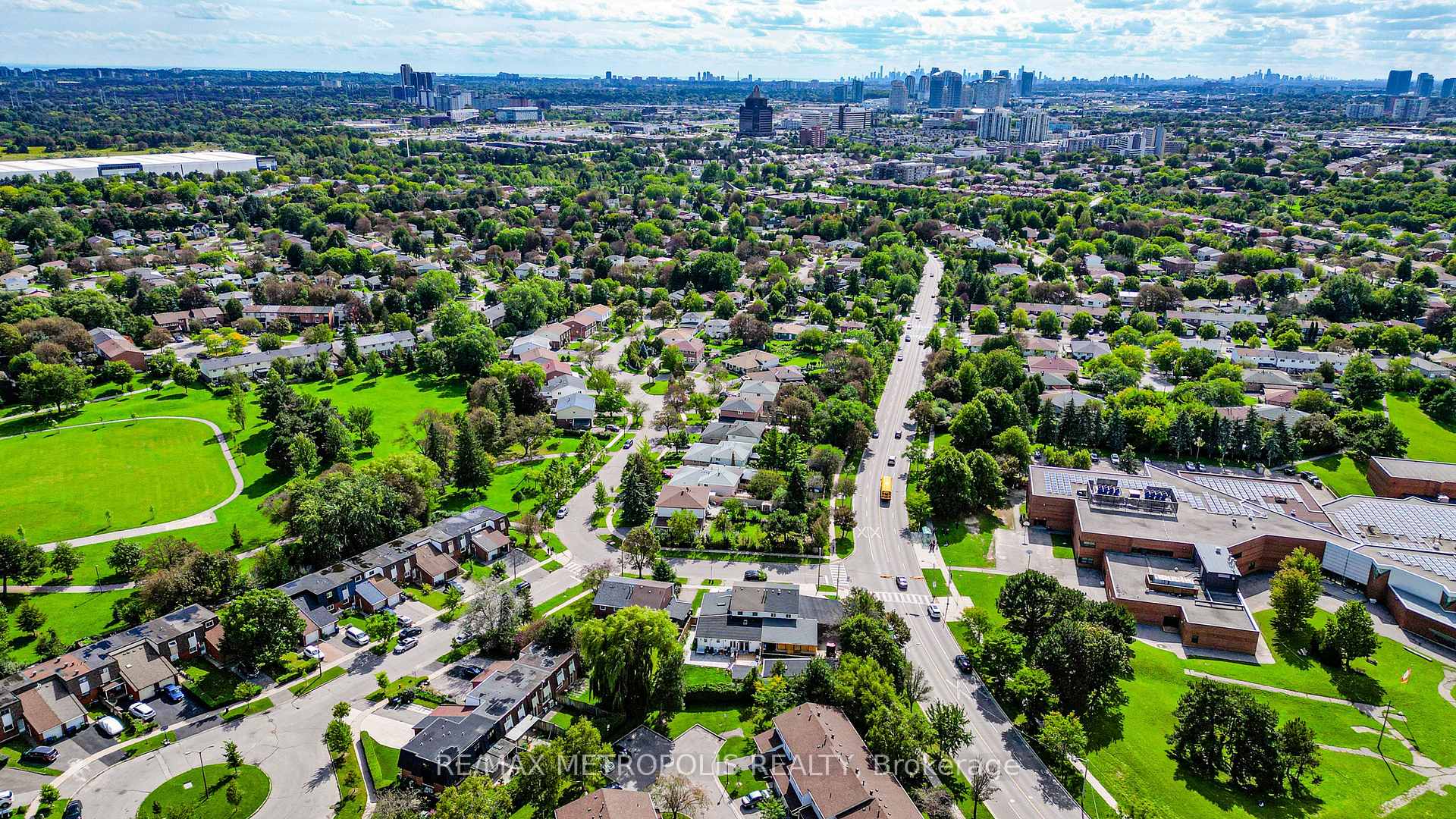 Photo 15 of Unit Main & Upper, 51 Nahanni Terrace, Scarborough, Malvern — HOMEH
