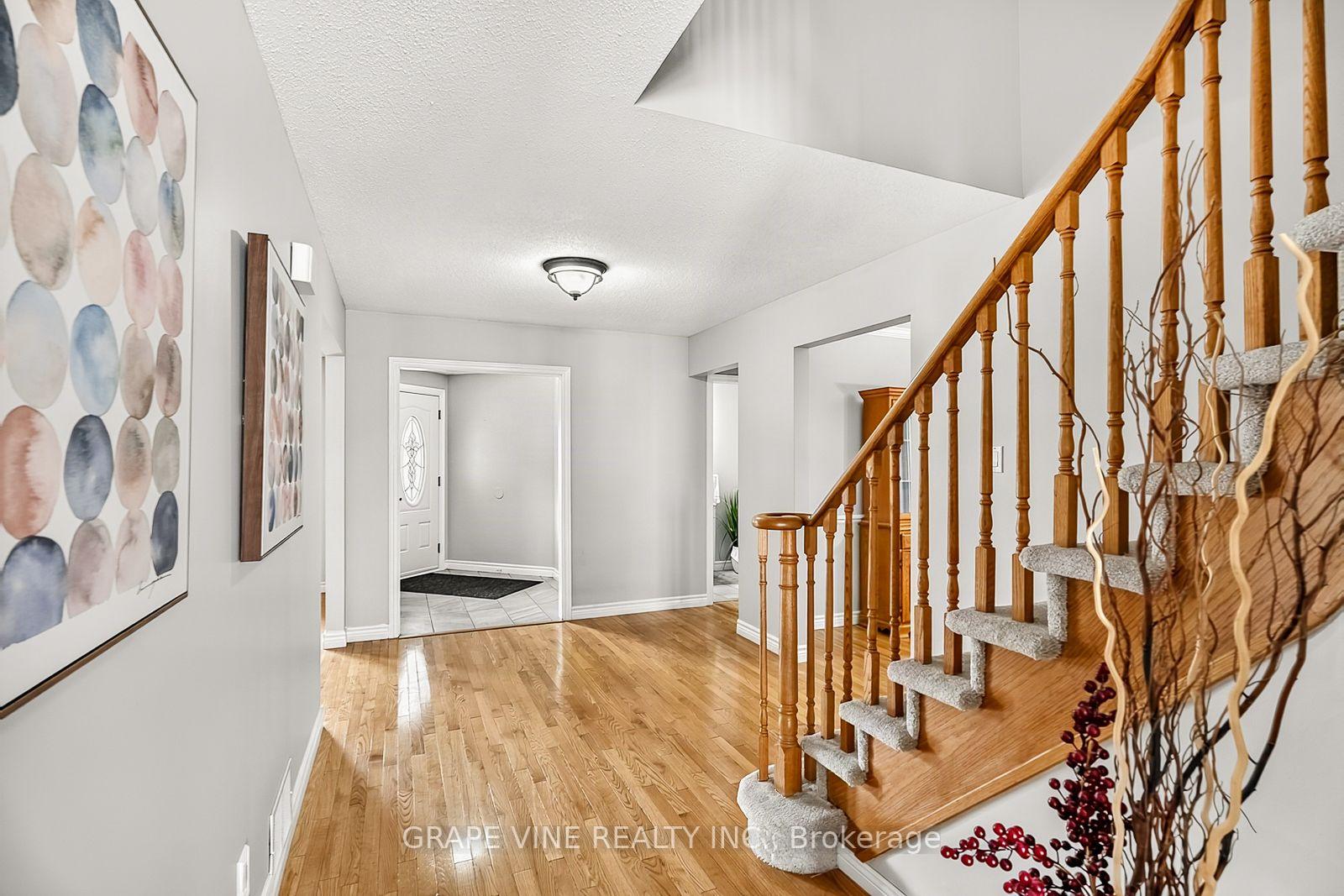 Photo 5 of 1715 Cara Crescent, Ottawa, Fallingbrook/Pineridge — HOMEH