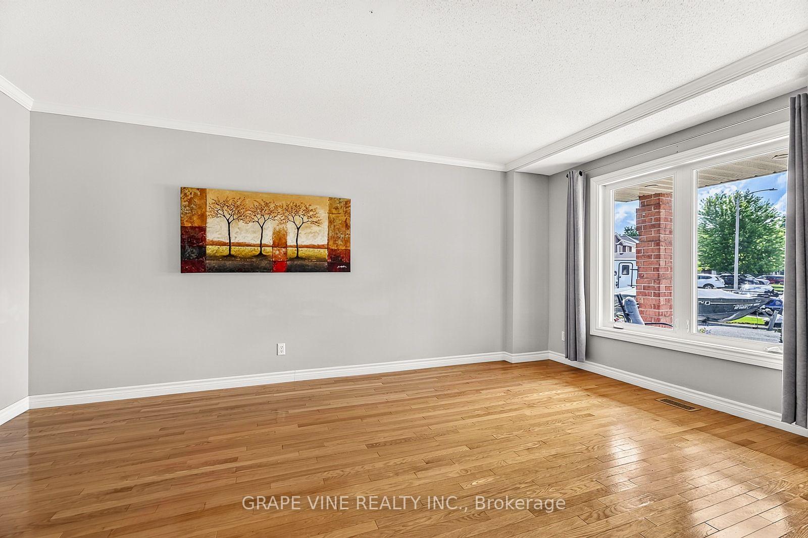 Photo 9 of 1715 Cara Crescent, Ottawa, Fallingbrook/Pineridge — HOMEH