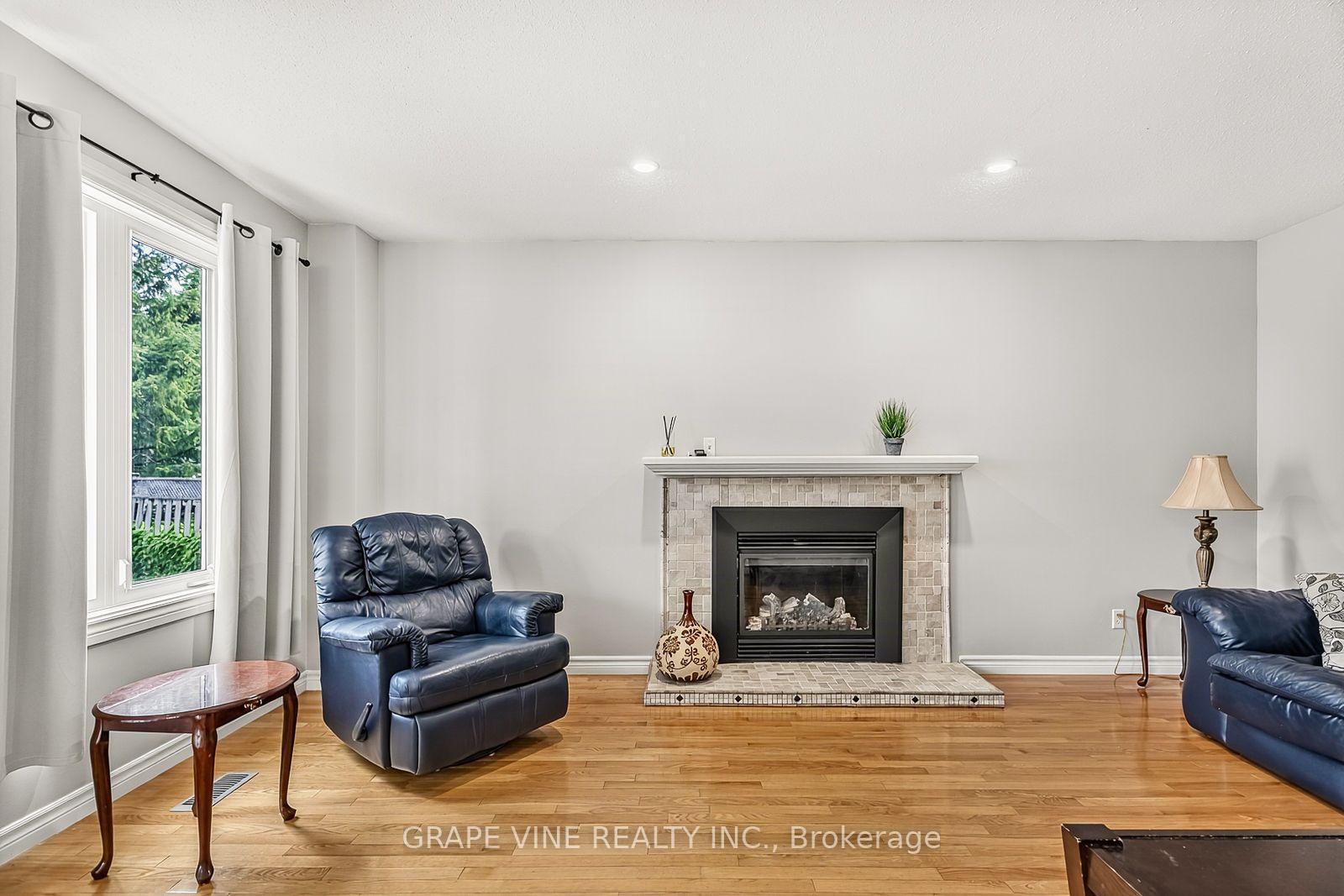 Photo 11 of 1715 Cara Crescent, Ottawa, Fallingbrook/Pineridge — HOMEH