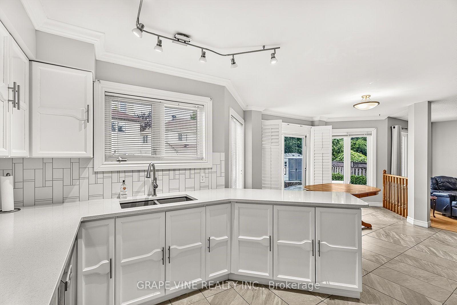 Photo 20 of 1715 Cara Crescent, Ottawa, Fallingbrook/Pineridge — HOMEH