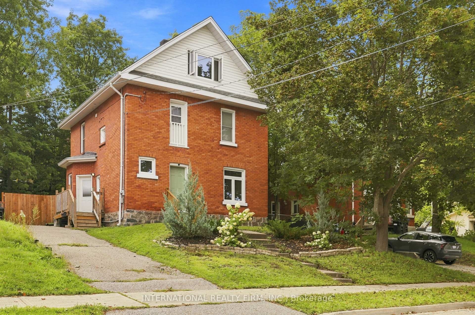 Photo of 158 Sixth Street