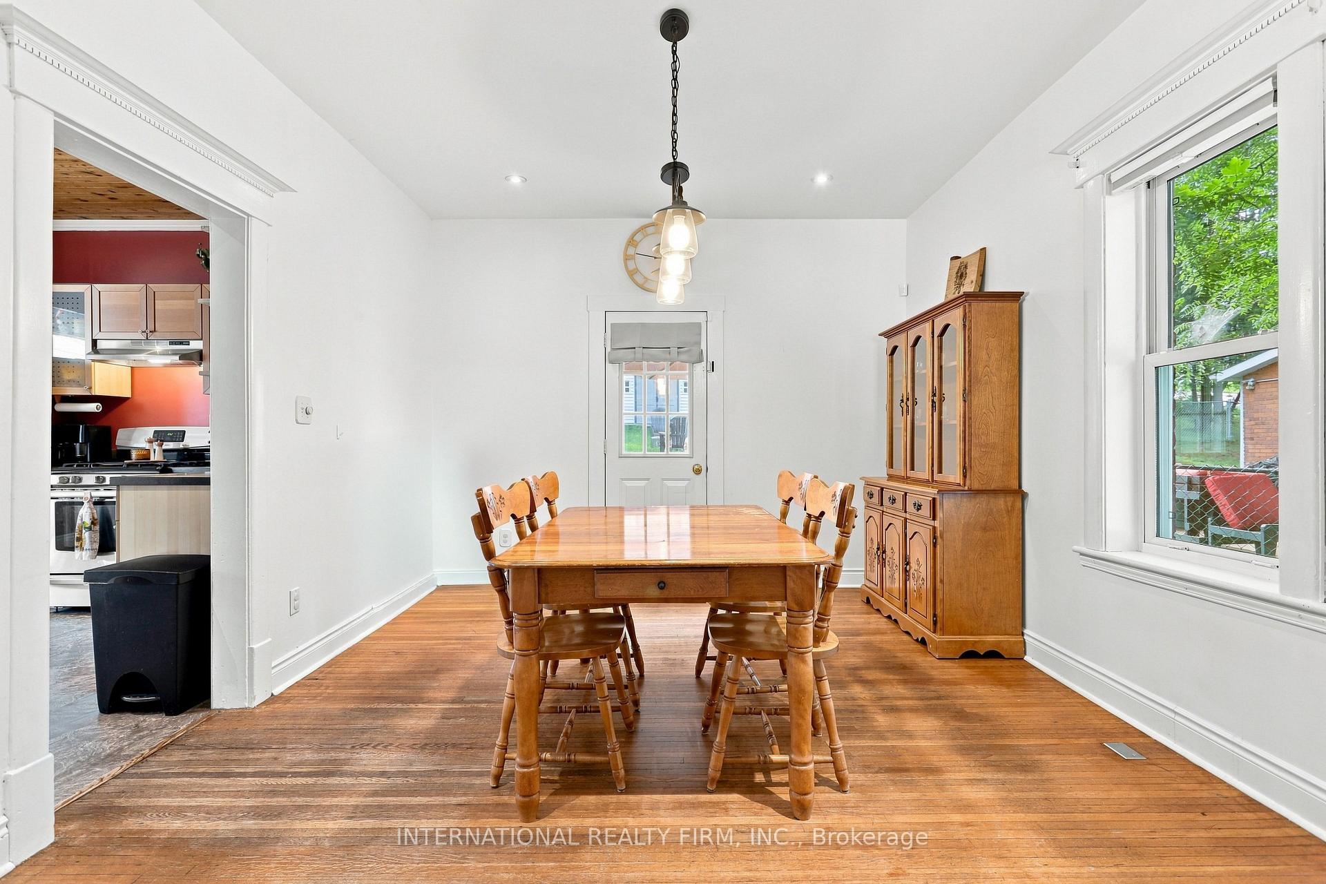 Photo 5 of 158 Sixth Street, Midland — HOMEH