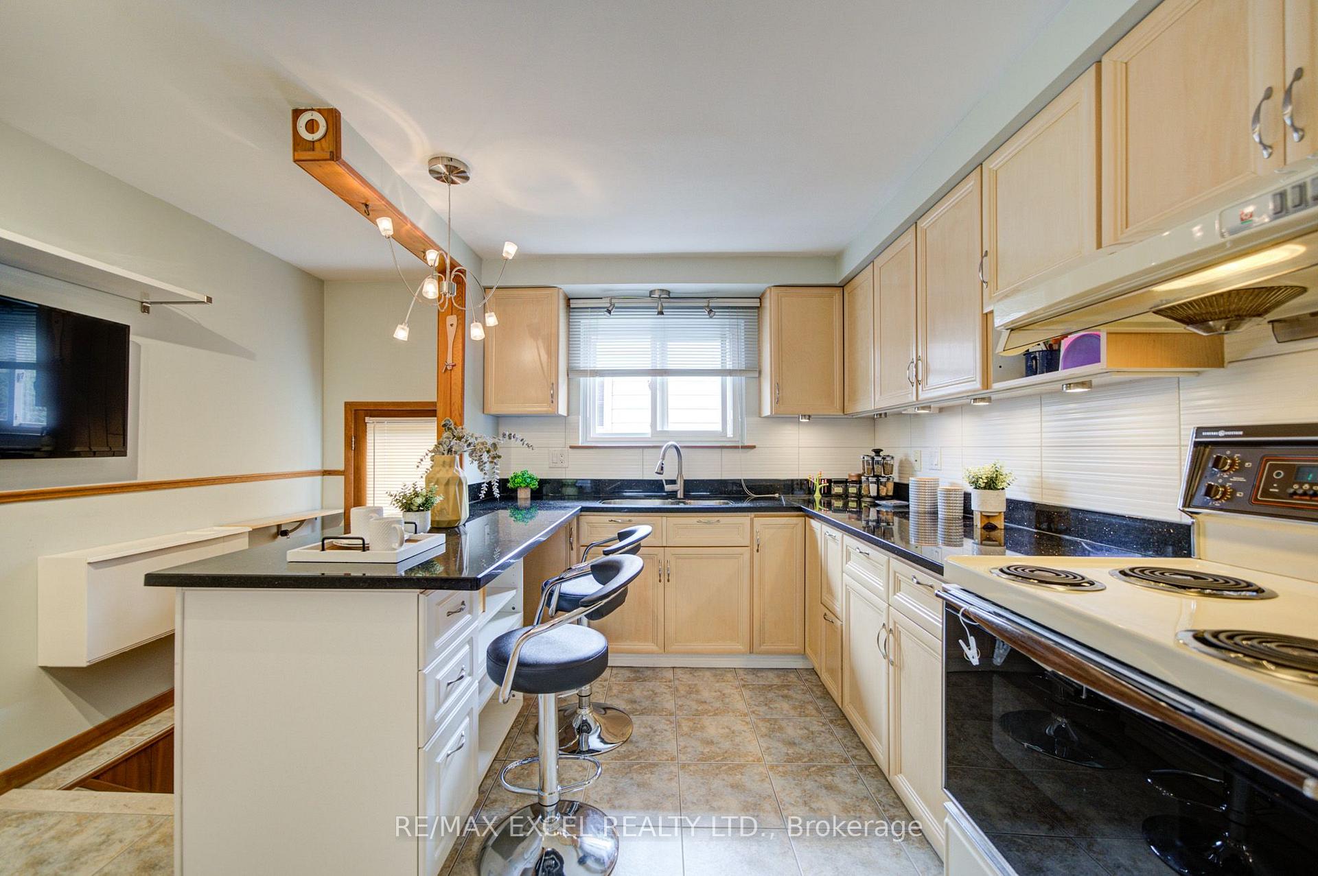 Photo 15 of 81 Amanda Drive, Scarborough, Agincourt North — HOMEH