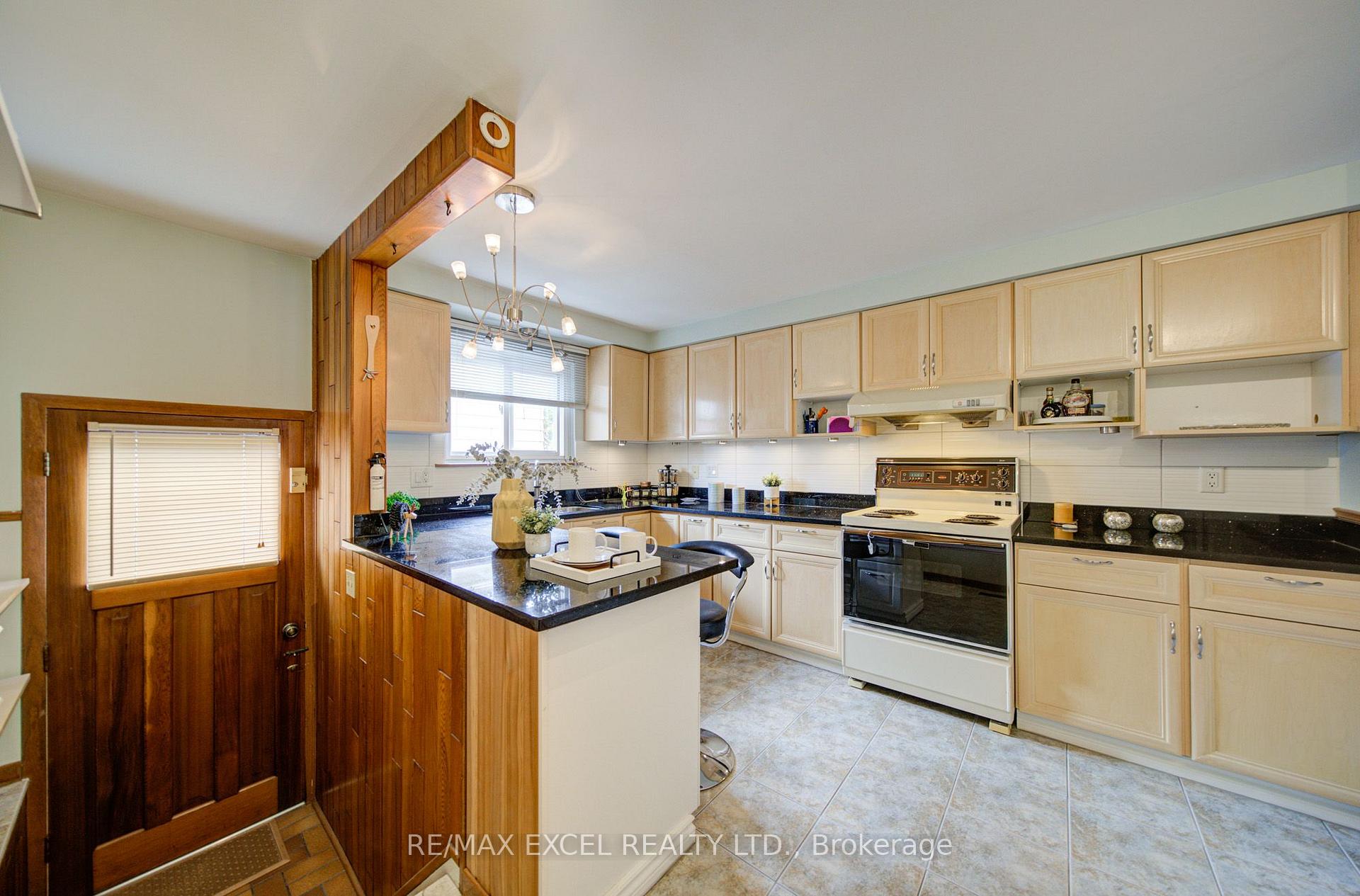Photo 18 of 81 Amanda Drive, Scarborough, Agincourt North — HOMEH