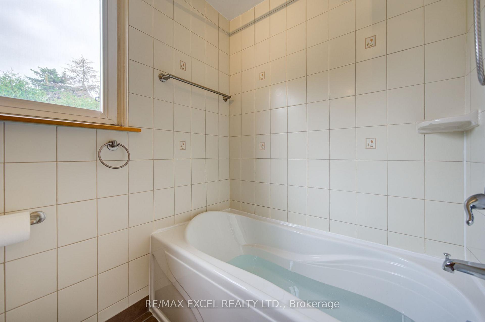 Photo 23 of 81 Amanda Drive, Scarborough, Agincourt North — HOMEH