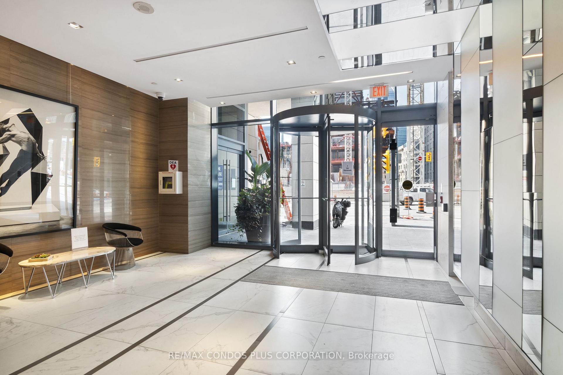 Photo 3 of Unit 2702, 1 The Esplanade, Toronto, Waterfront Communities — HOMEH